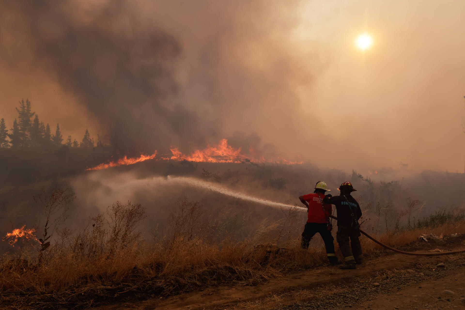 Disminuye a 21 los incendios importantes activos en Chile, la cifra más baja del año Disminuye a 21 los incendios importantes activos en Chile, la cifra más baja del año