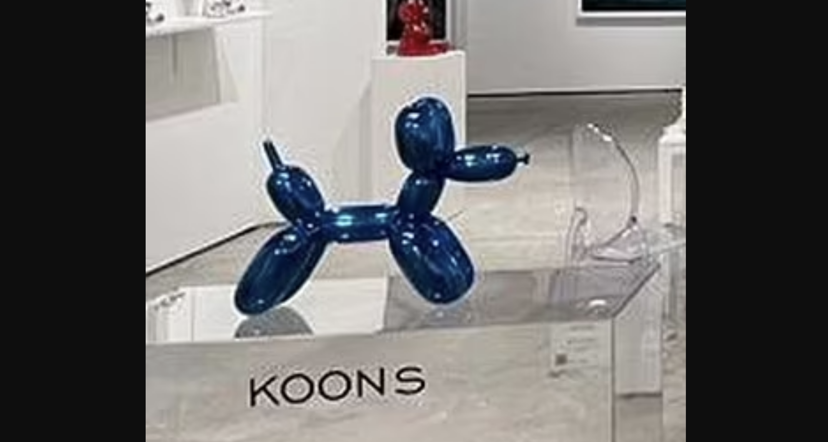 Mujer rompe por accidente una escultura de Jeff Koons de 42 mil dólares Mujer rompe por accidente una escultura de Jeff Koons de 42 mil dólares