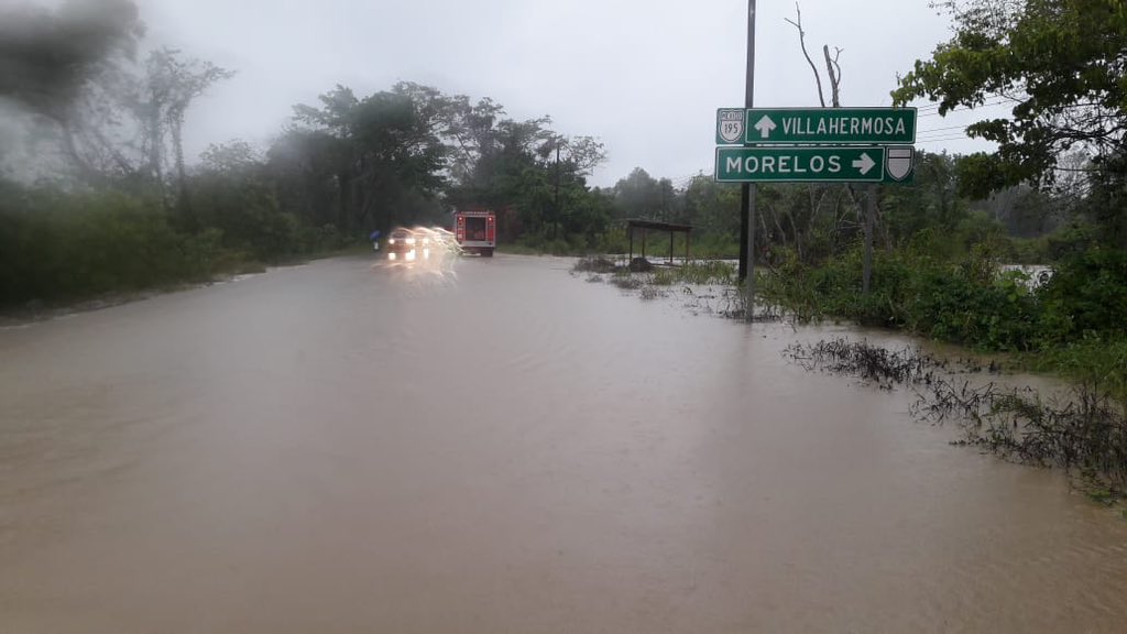 Lluvias provocan cierre de carretera Villahermosa-Teapa, en Tabasco Lluvias provocan cierre de carretera Villahermosa-Teapa, en Tabasco