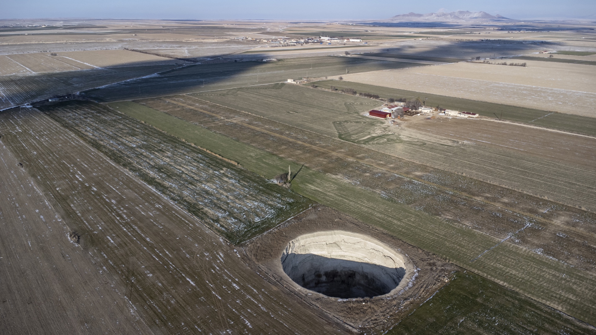 Los agujeros negros de Konya: donde la tierra se traga los campos