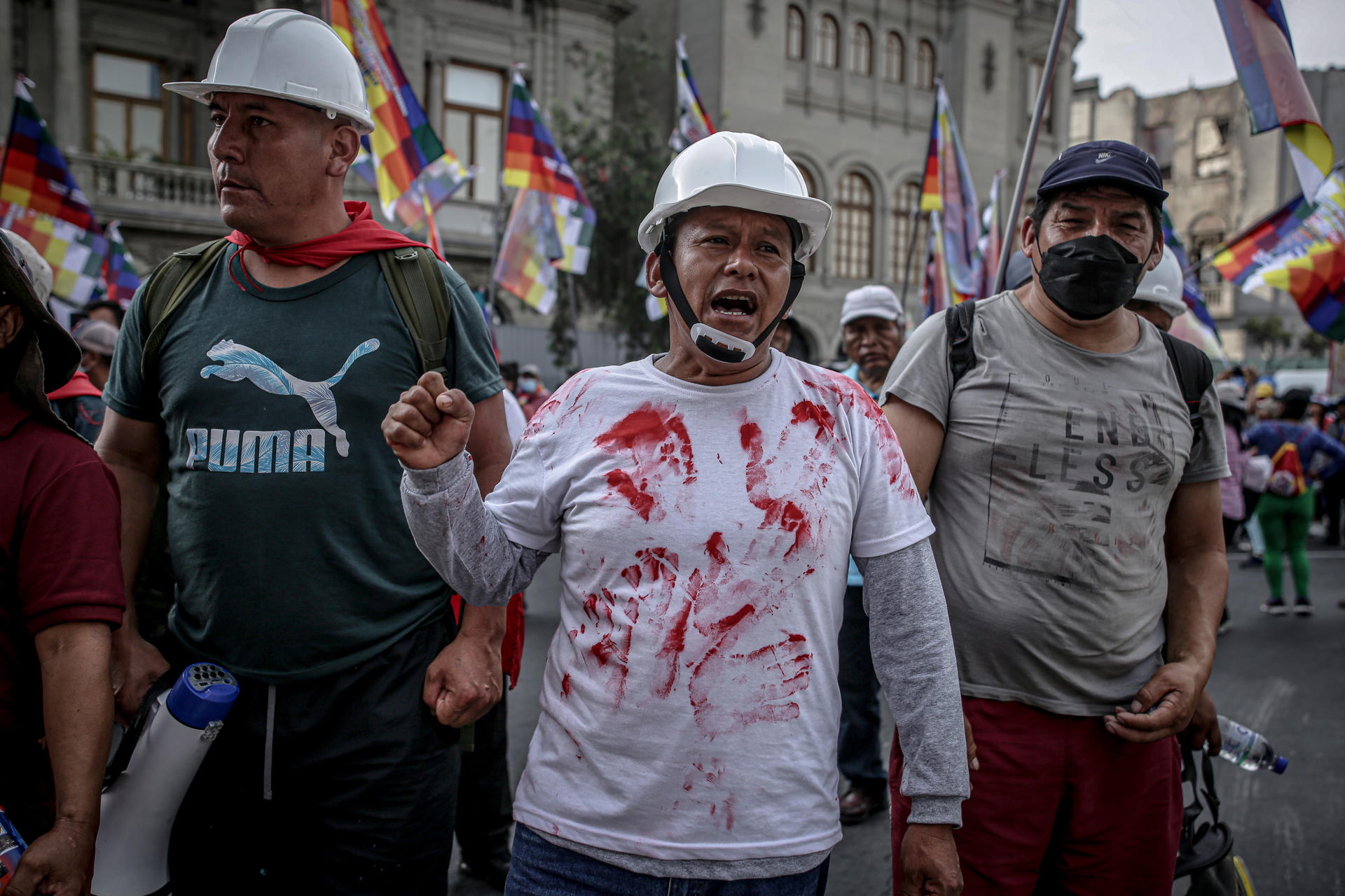 Sube a 70 cifra de muertos por protestas en Perú Sube a 70 cifra de muertos por protestas en Perú