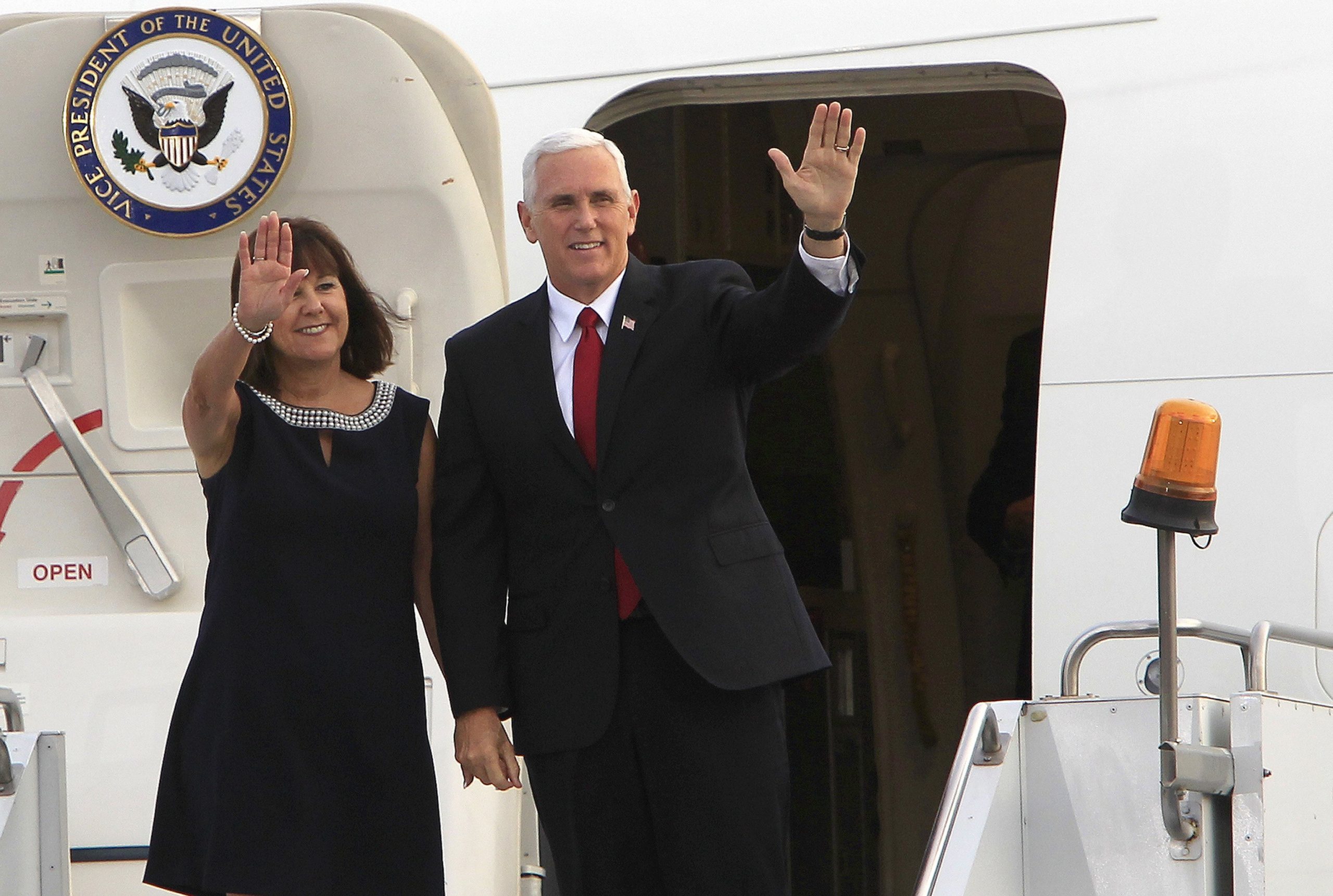 FBI halla un nuevo documento clasificado en la casa de Mike Pence FBI halla un nuevo documento clasificado en la casa de Mike Pence