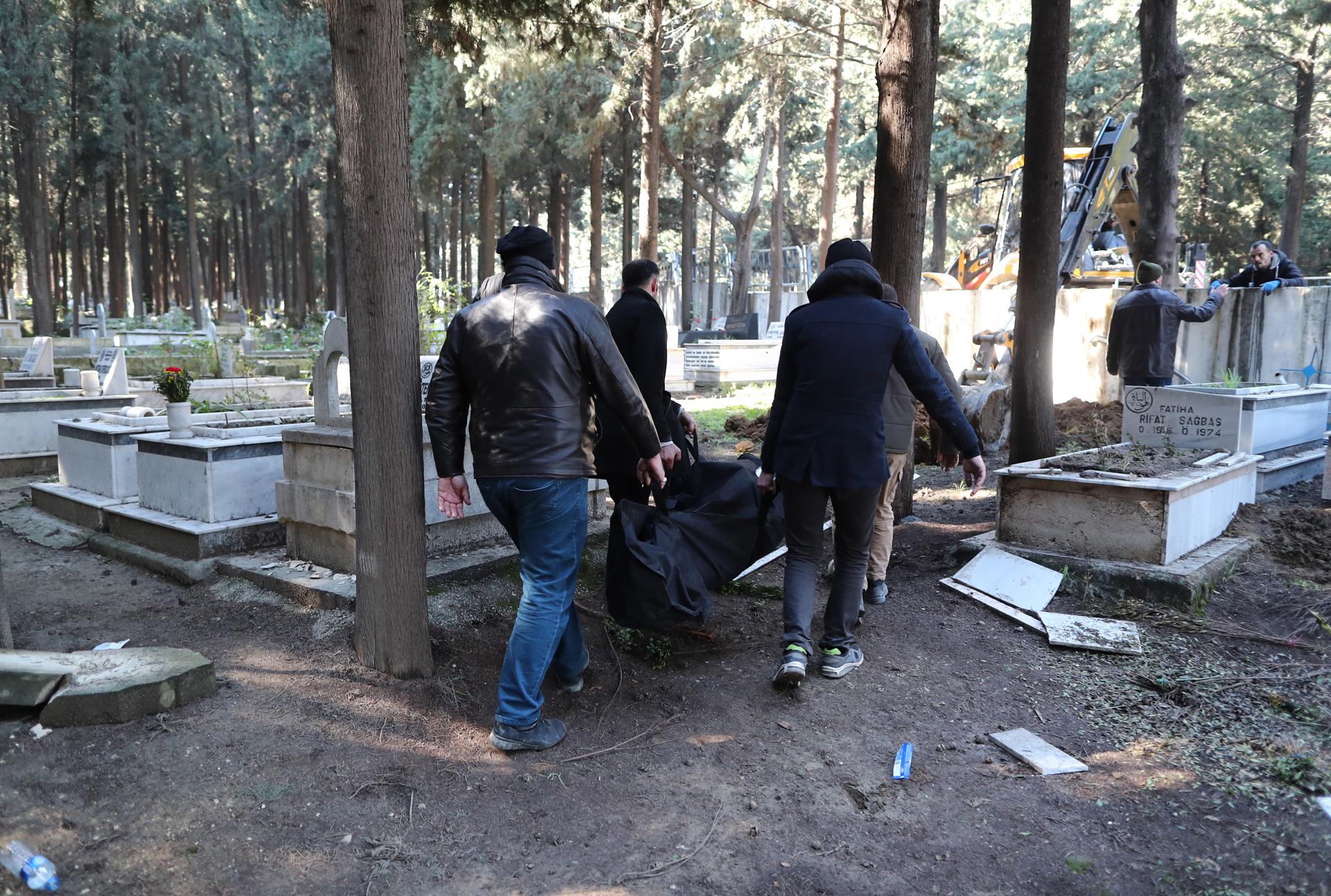 Muertos en terremotos en Turquía y Siria superan ya los 16 mil