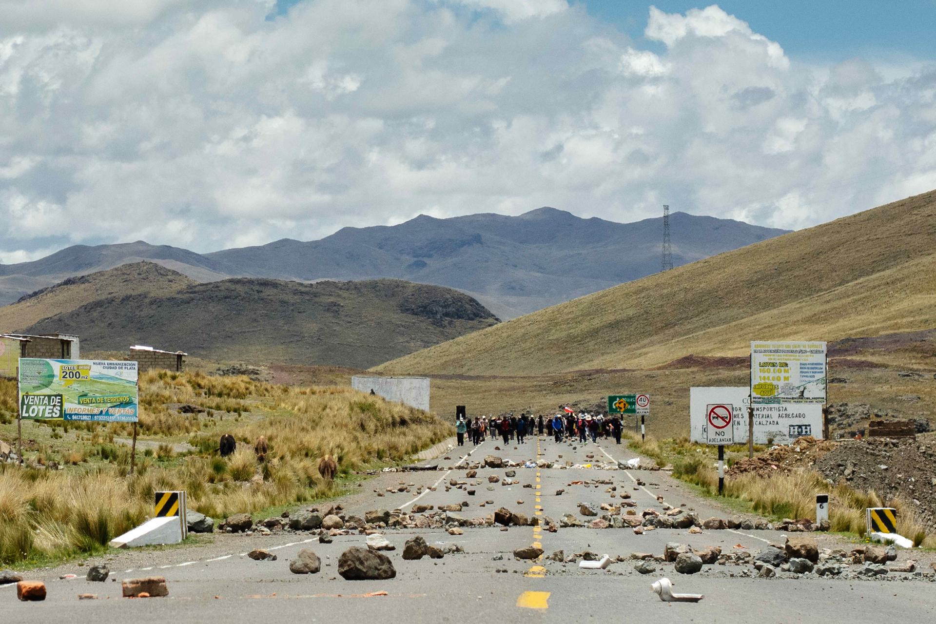 Perú reporta 33 cortes de carreteras en el sur por las protestas