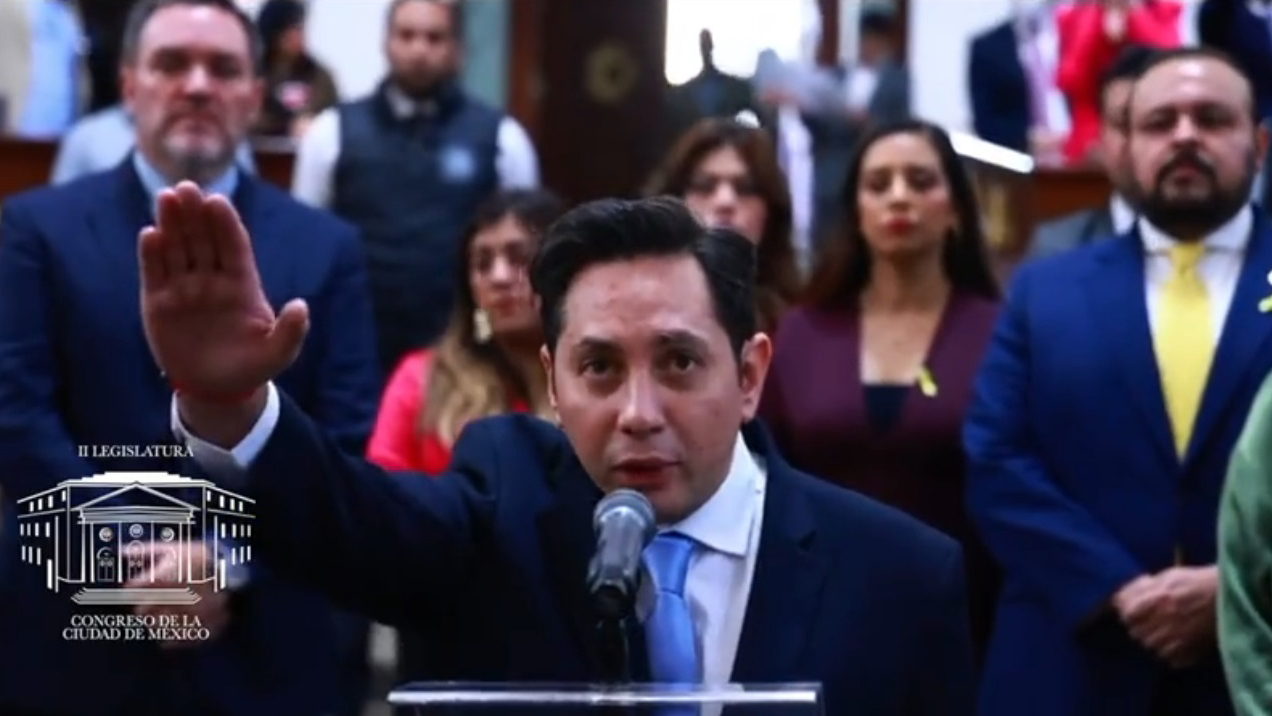 Federico Chávez rinde protesta como diputado CDMX en suplencia de Von Roehrich