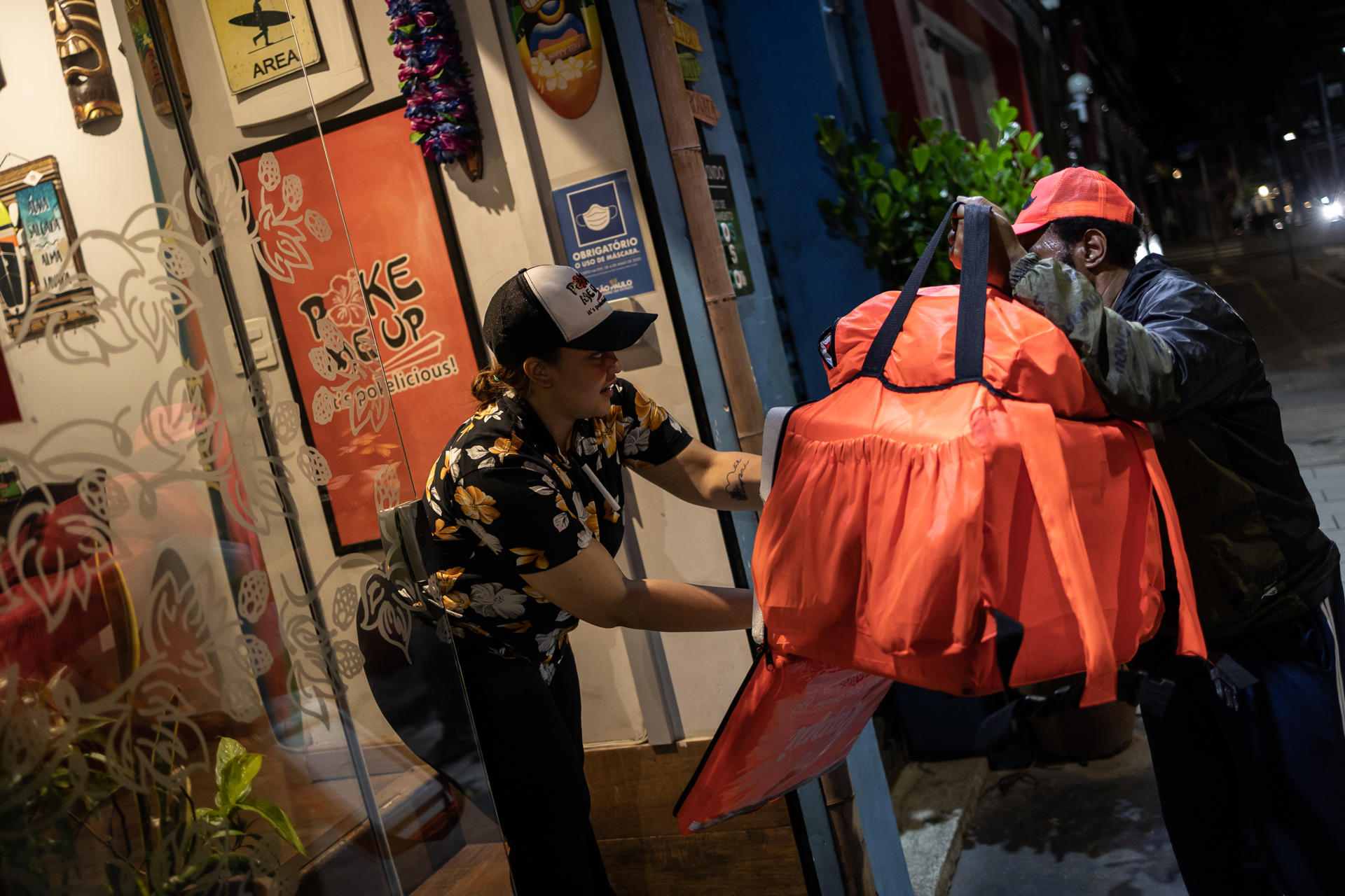 Monopolios y precariedad laboral, el auge de los “delivery” en Latinoamérica Monopolios y precariedad laboral, el auge de los “delivery” en Latinoamérica