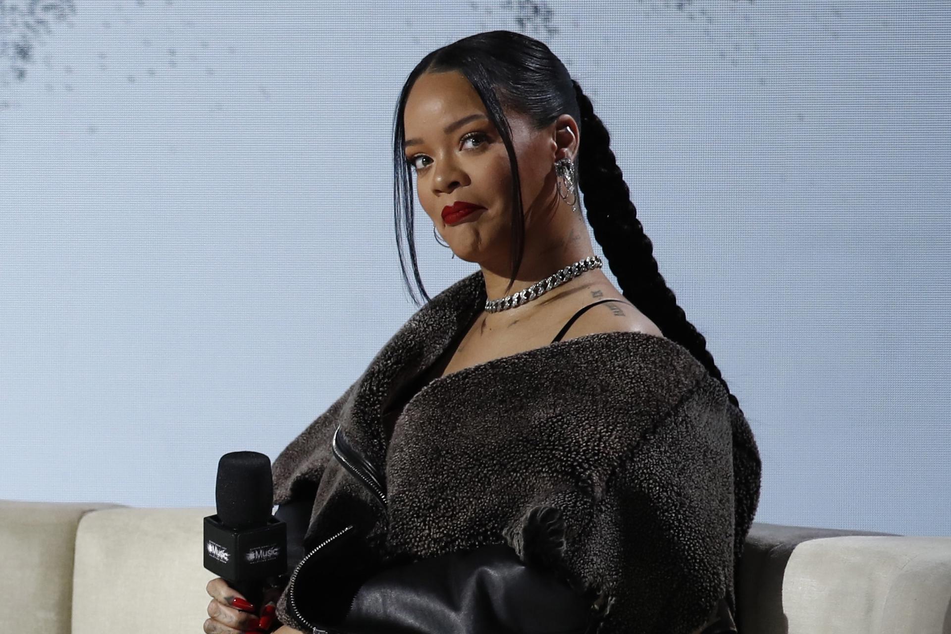 Maternidad me impulsó a aceptar actuar en el Super Bowl: Rihanna