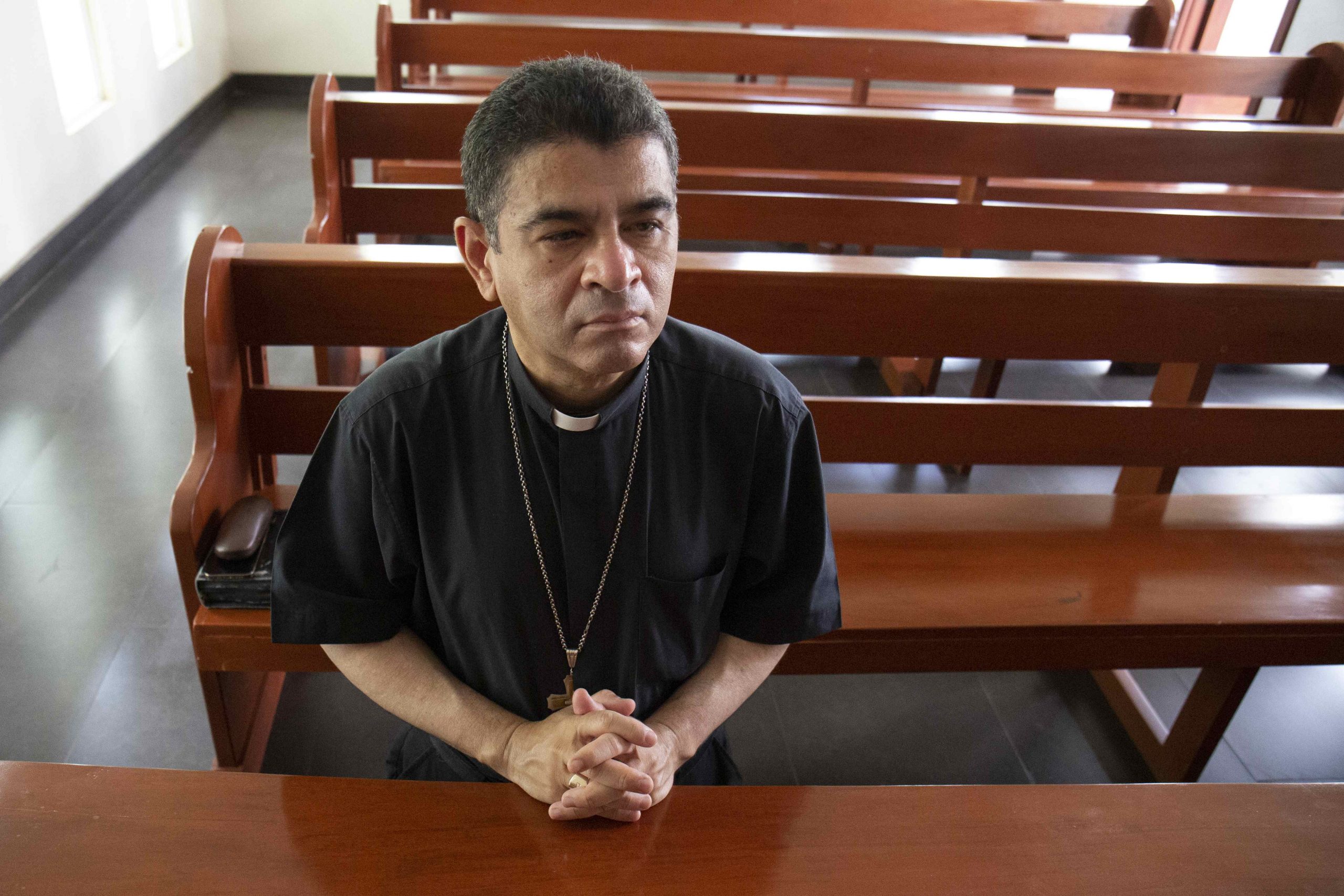 Biskup Silvio Baez potwierdza, że ​​Nikaragua uwalnia i wydala grupę księży, w tym biskupa Alvareza