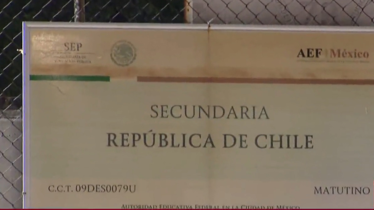 Investigan presunta intoxicación en secundaria de Iztapalapa; alumna está en el hospital