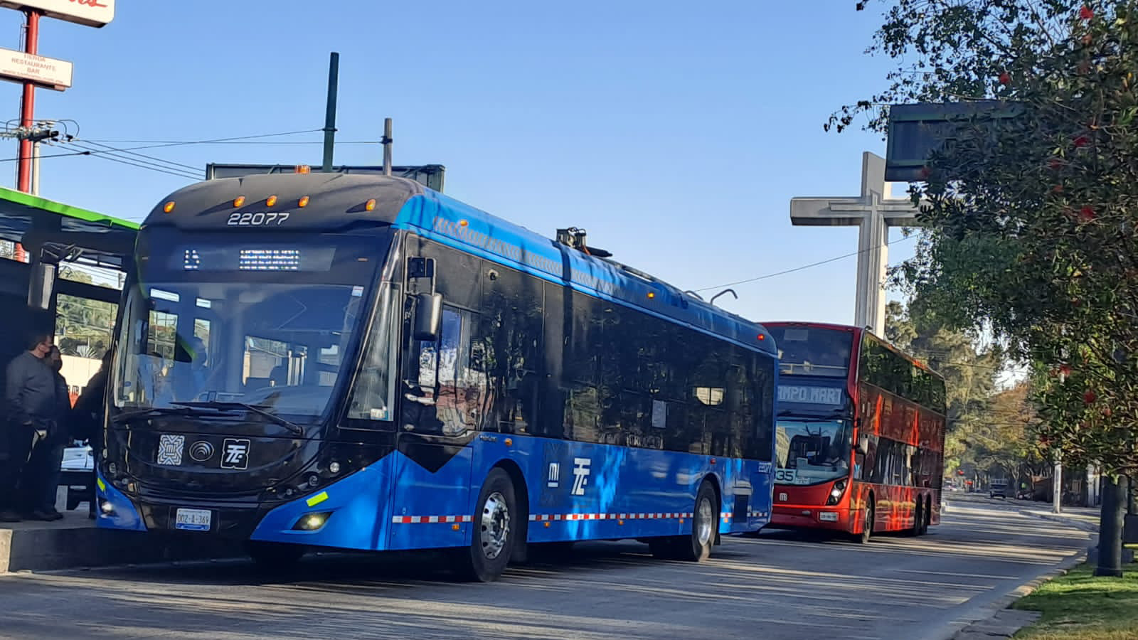 Trolebús choca contra Metrobús en Calzada de los Misterios; hay 3 heridos Trolebús choca contra Metrobús en Calzada de los Misterios; hay 3 heridos