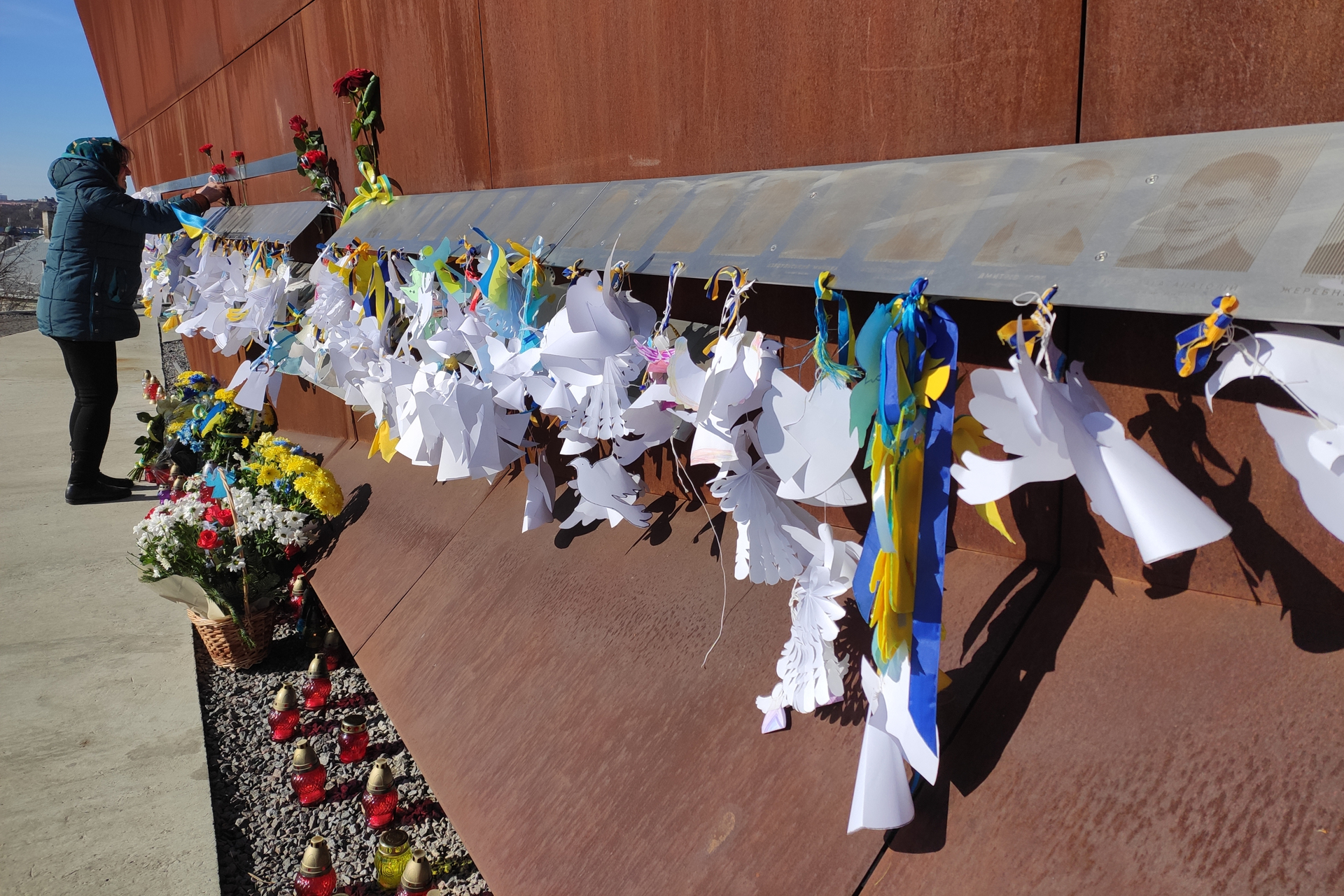 Ucrania recuerda a los manifestantes abatidos en el Euromaidán hace nueve años