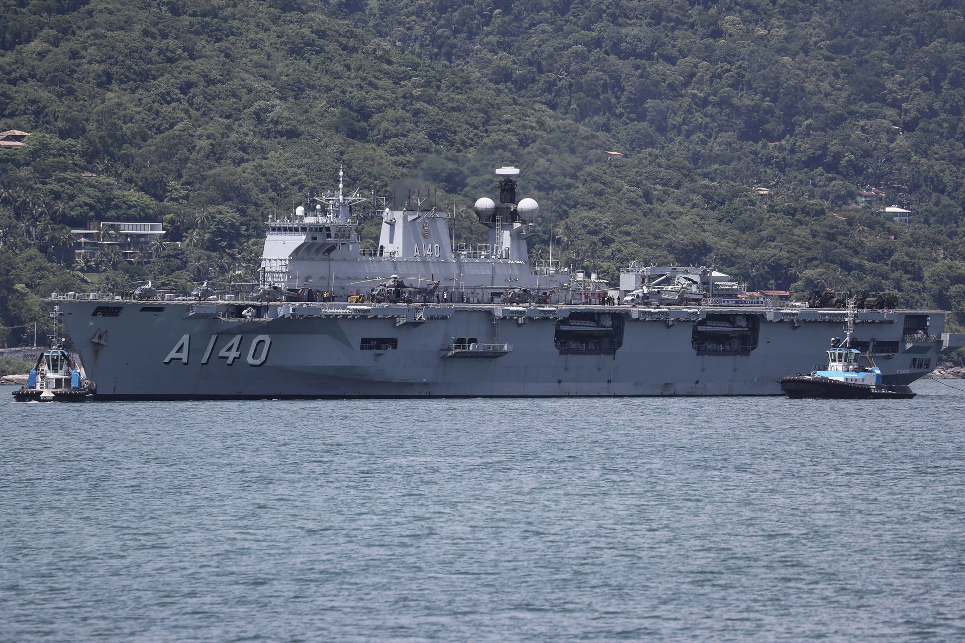 Un portaaviones y ocho helicópteros se suman a los trabajo de rescate en Sao Paulo