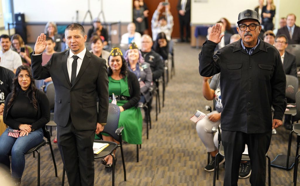 Veteranos mexicanos reciben la ciudadanía de Estados Unidos tras años deportados - veteranos-obtienen-ciudadania-de-eeuu-tras-decadas-deportados-en-mexico-2-1024x635