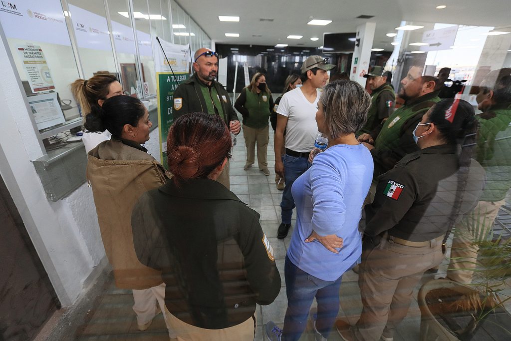 Agentes del INM protestan en Ciudad Juárez por compañeros detenidos - agentes-del-inm-protestan-en-ciudad-juarez-por-companeros-detenidos-1024x683