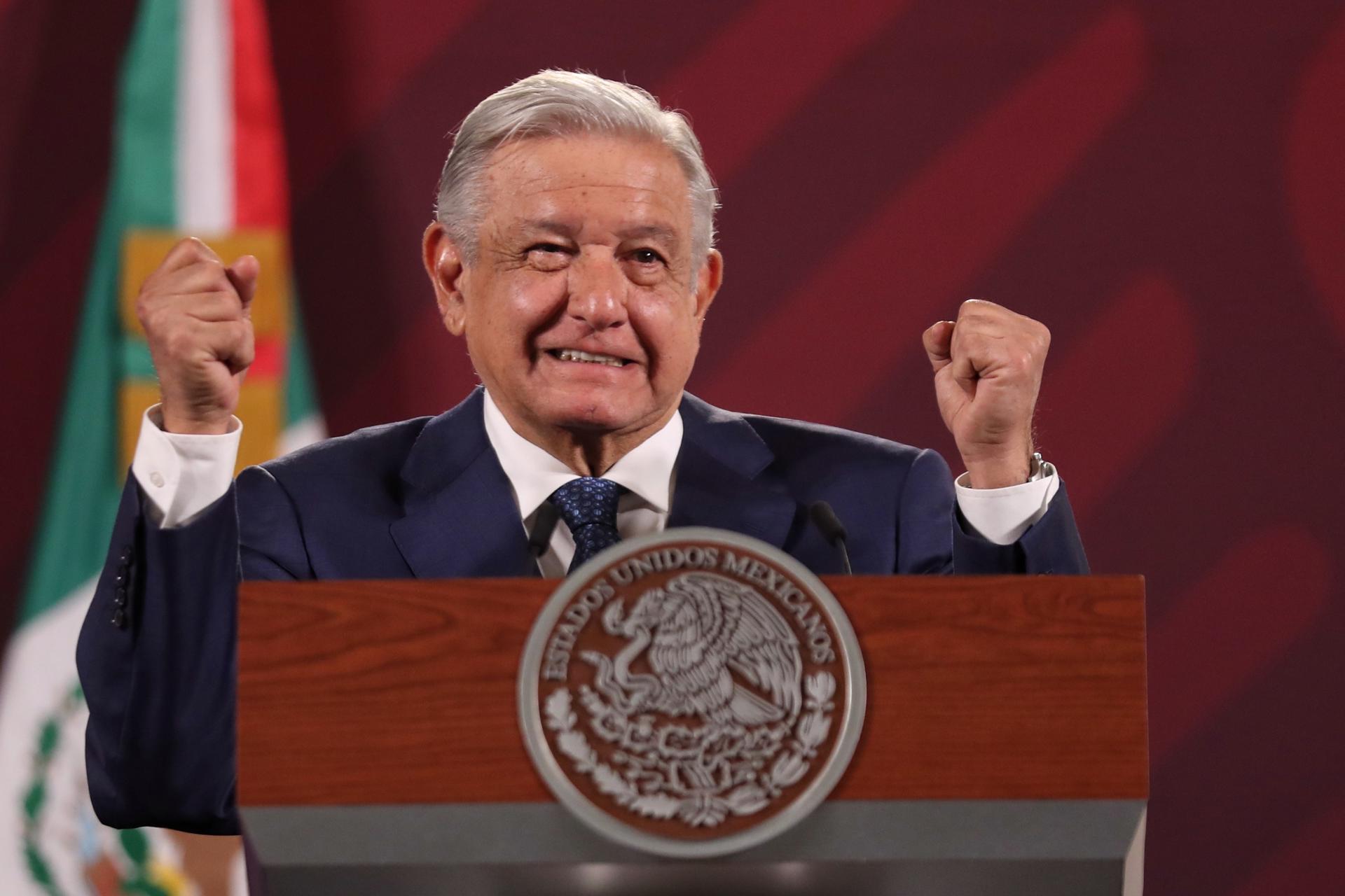 AMLO resalta economía mexicana y descarta crisis financiera