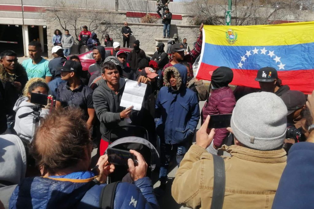 Exigen migrantes informes sobre víctimas tras incendio en estación migratoria de Ciudad Juárez - asociaciones-migrantes-incendio-ciudad-juarez-2-1024x683