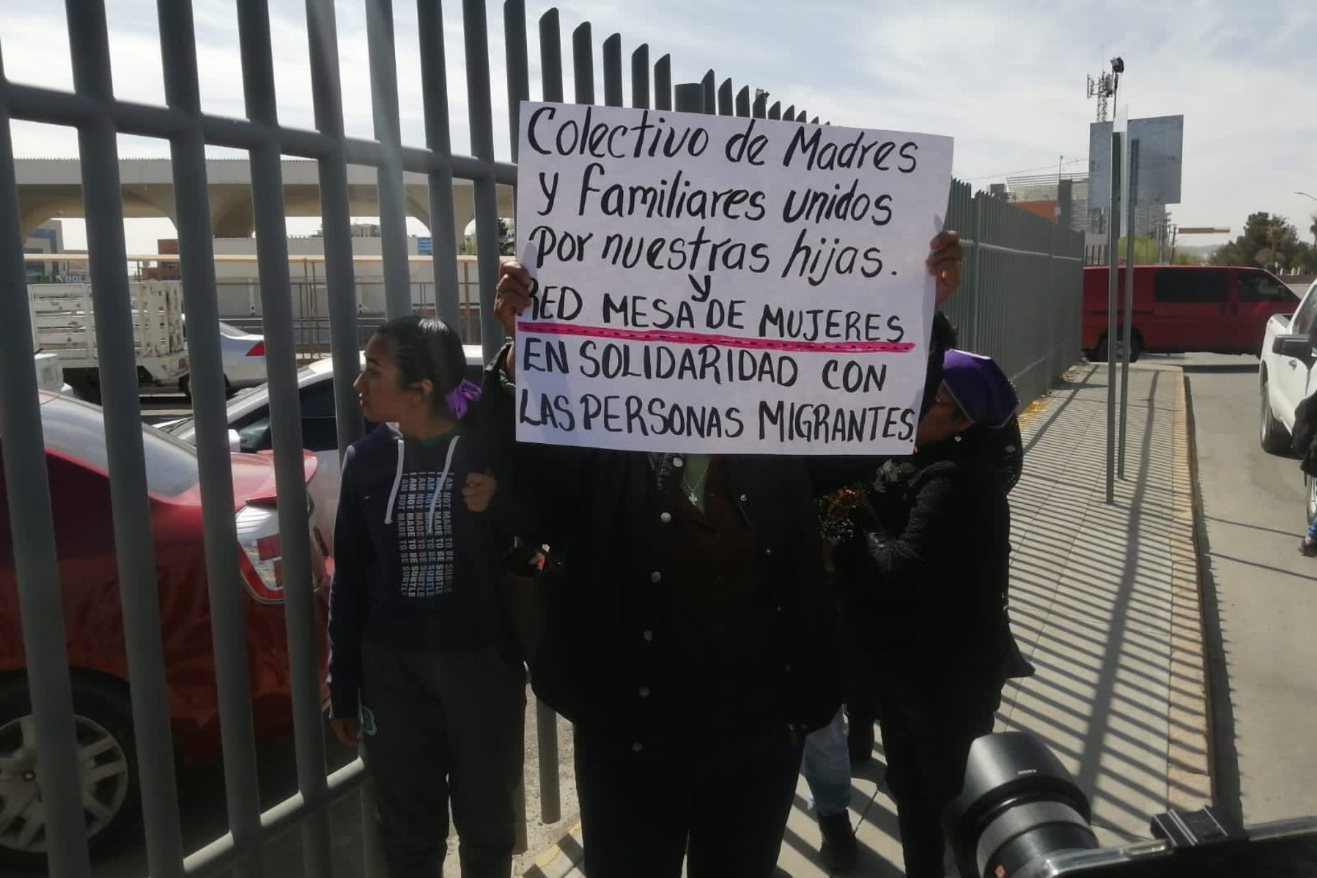 Exigen migrantes informes sobre víctimas tras incendio en estación migratoria de Ciudad Juárez