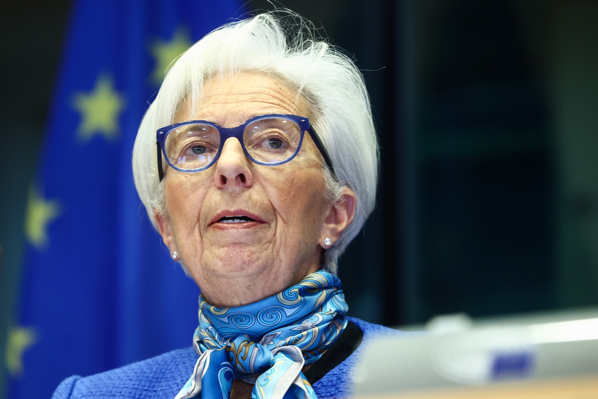 Lagarde dice que el BCE está listo para dar liquidez a bancos si es necesario