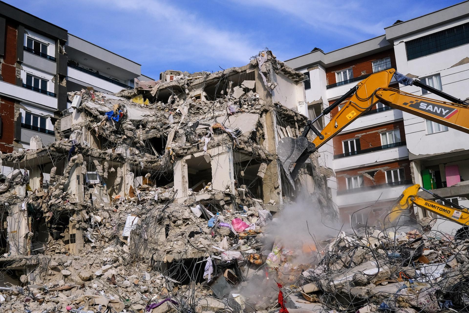 Turquía eleva a 46 mil los muertos por los terremotos Turquía eleva a 46 mil los muertos por los terremotos