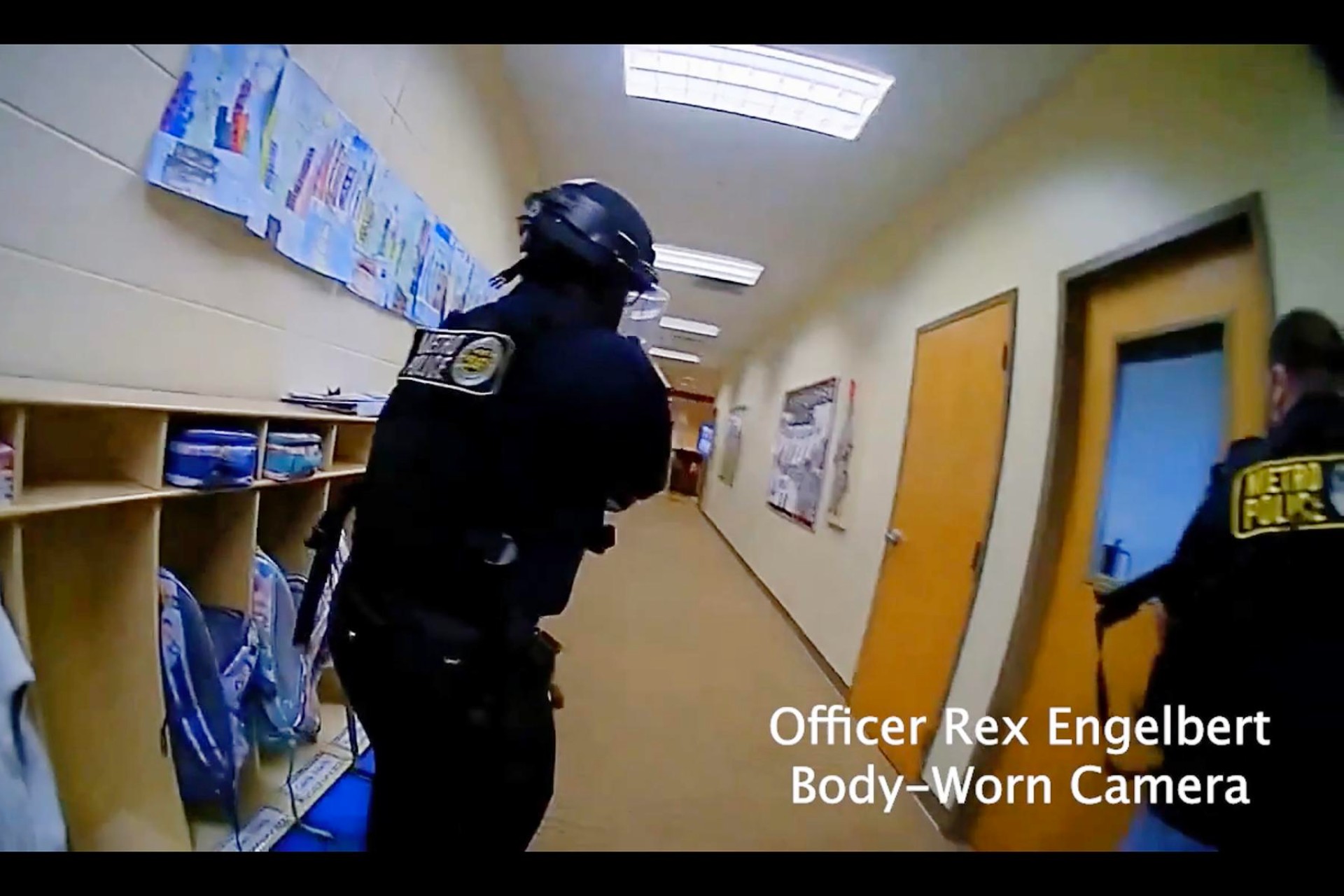 #Video Así abatió la Policía de Nashville a la autora de tiroteo en escuela #Video Así abatió la Policía de Nashville a la autora de tiroteo en escuela