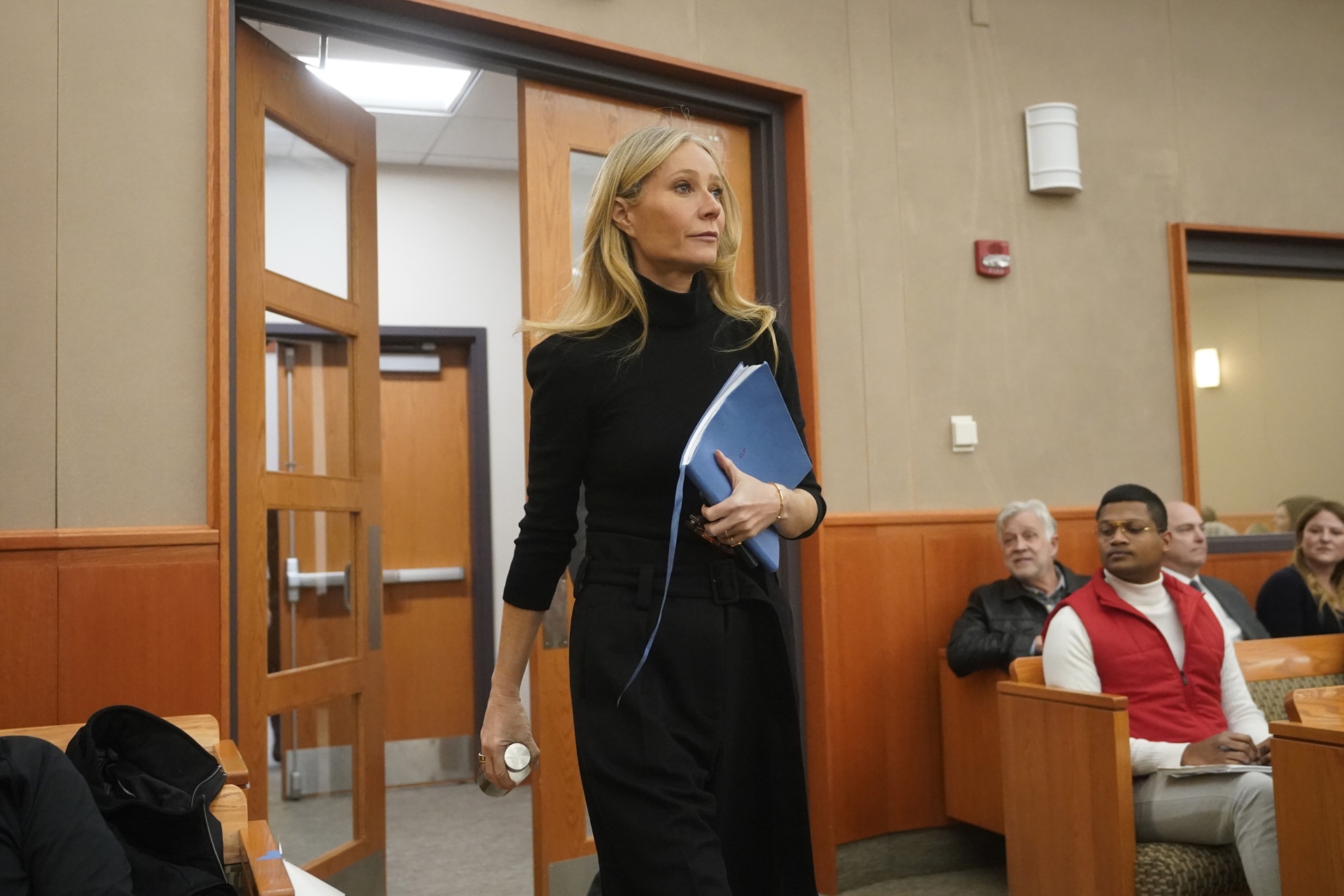 Denunciante culpa a Gwyneth Paltrow de “experiencias cercanas a la muerte” Denunciante culpa a Gwyneth Paltrow de “experiencias cercanas a la muerte”