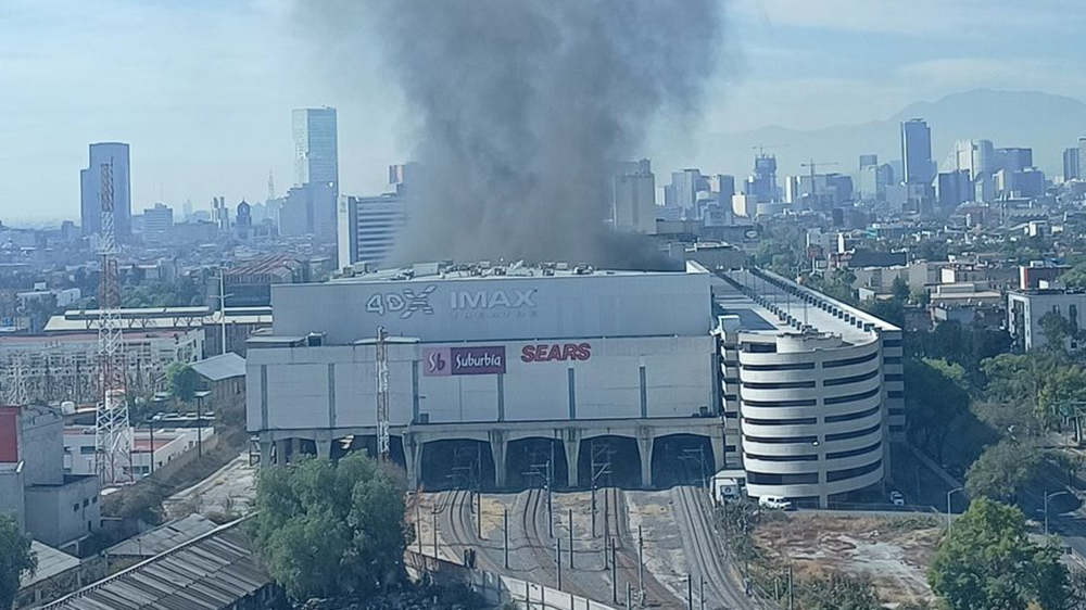 #Video Incendio obliga desalojo de Forum Buenavista; hay dos heridos #Video Incendio obliga desalojo de Forum Buenavista; hay dos heridos