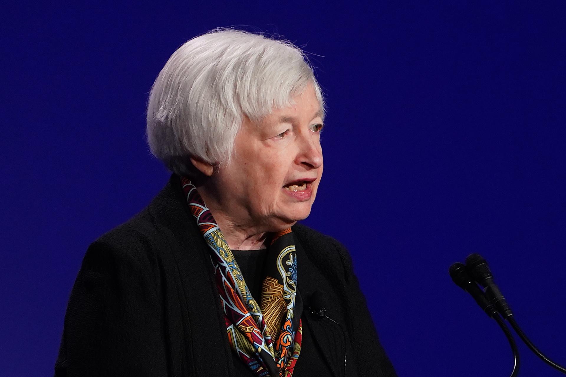 Yellen defiende “solidez” de bancos en EE.UU. tras medidas tomadas