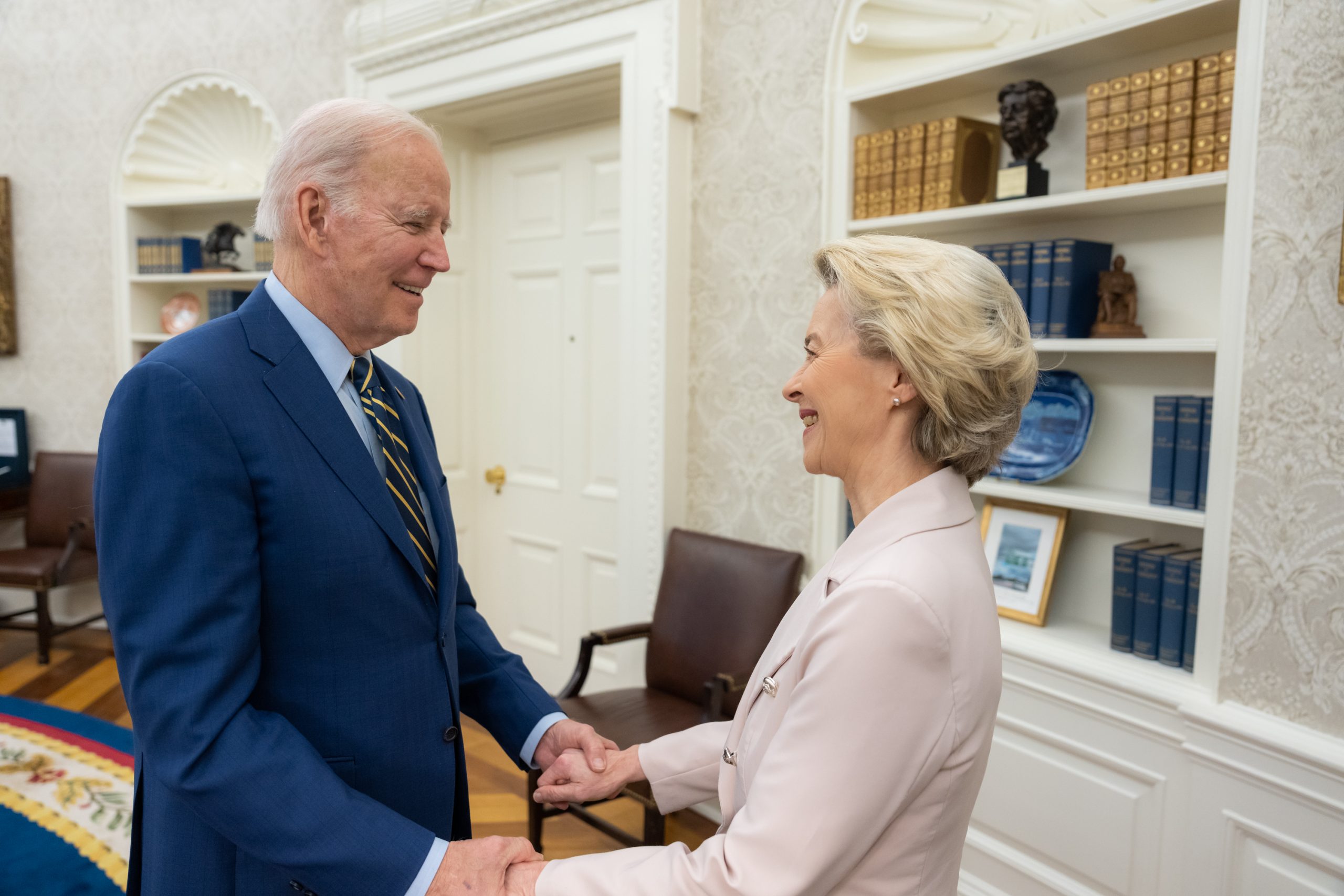 Biden y Von der Leyen inician reunión sobre en Ucrania y economía