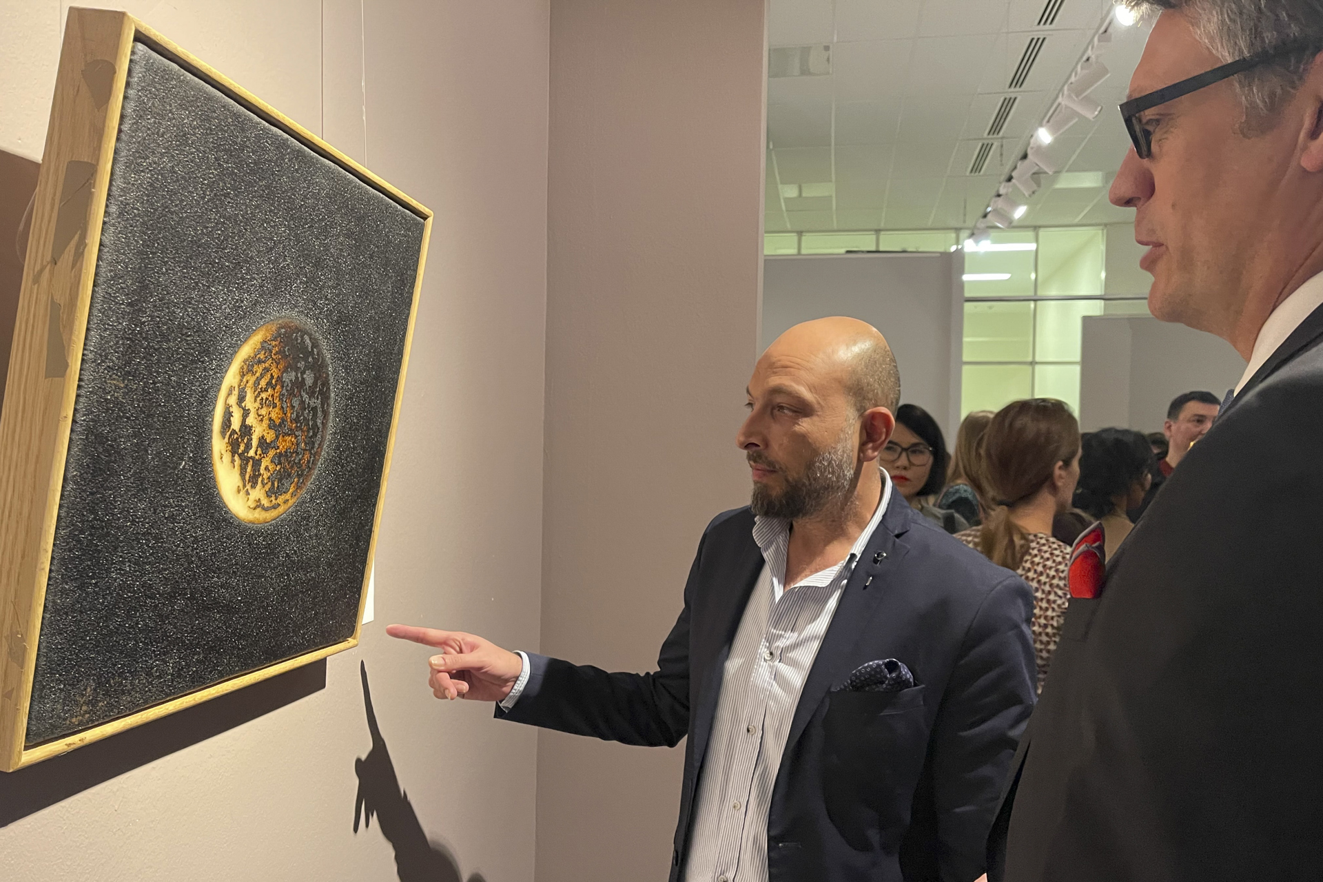 José María Cano dedica una exposición a la Luna en la capital de Kazajistán