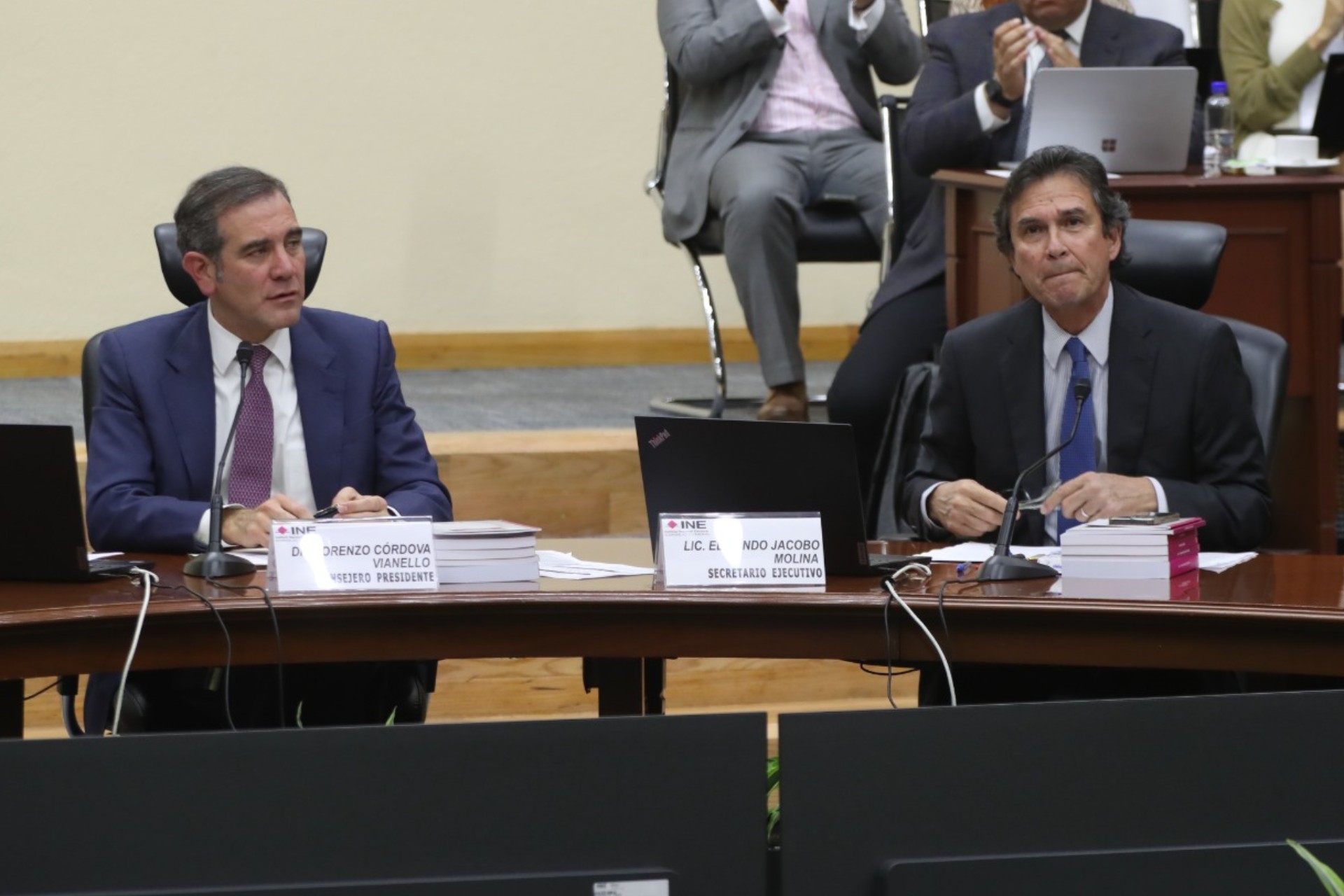 Consejeros salientes del INE recibirán más de 10 mdp al dejar su cargo: López Obrador