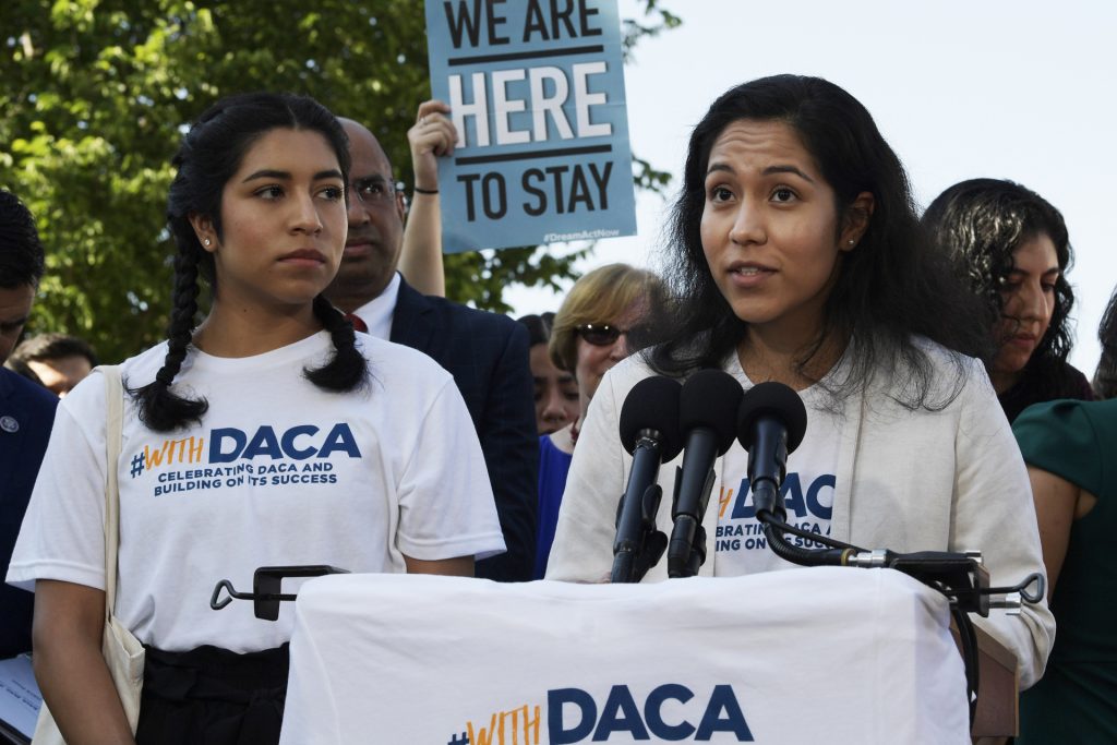 Medida de DeSantis dejará a jóvenes migrantes sin completar sus estudios - medida-de-desantis-dejara-a-jovenes-migrantes-sin-completar-sus-estudios-2-1024x683