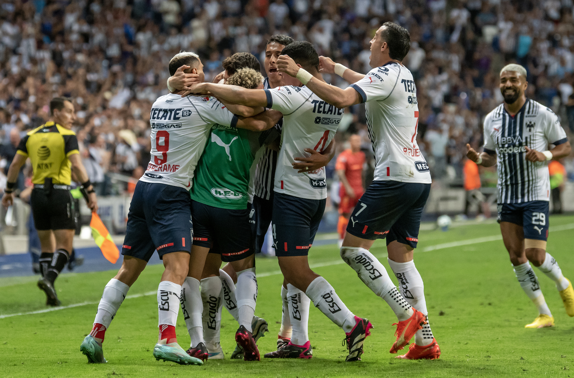 Monterrey lidera el Clausura mexicano y Henry Martín a los goleadores