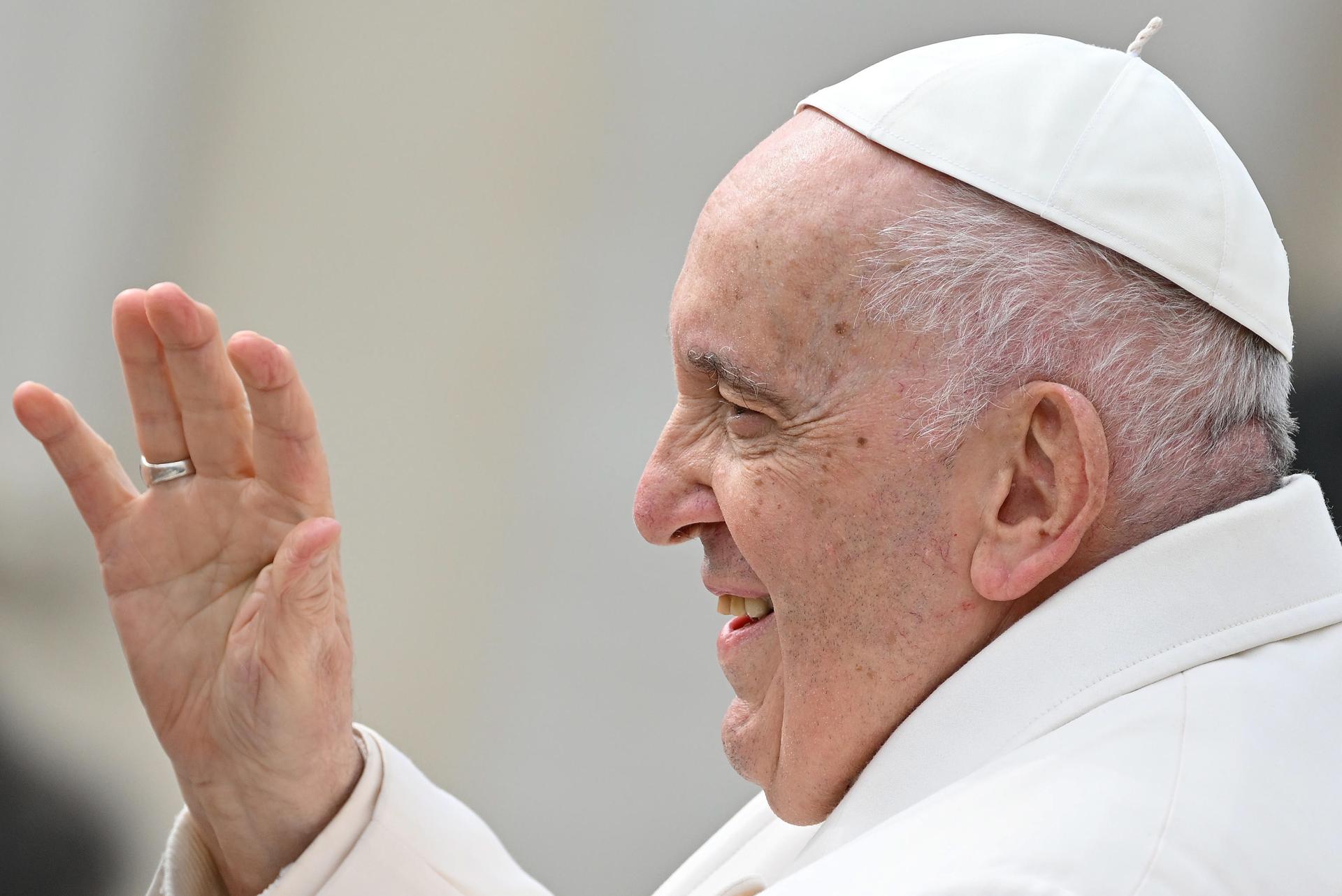 Papież Franciszek wchodzi do szpitala na „zaplanowane badania”