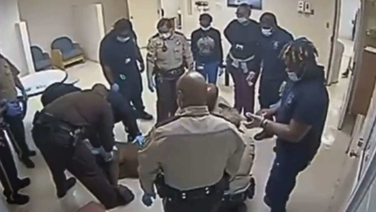 #Video Policías inmovilizaron a afroamericano que murió por asfixia en EE.UU.