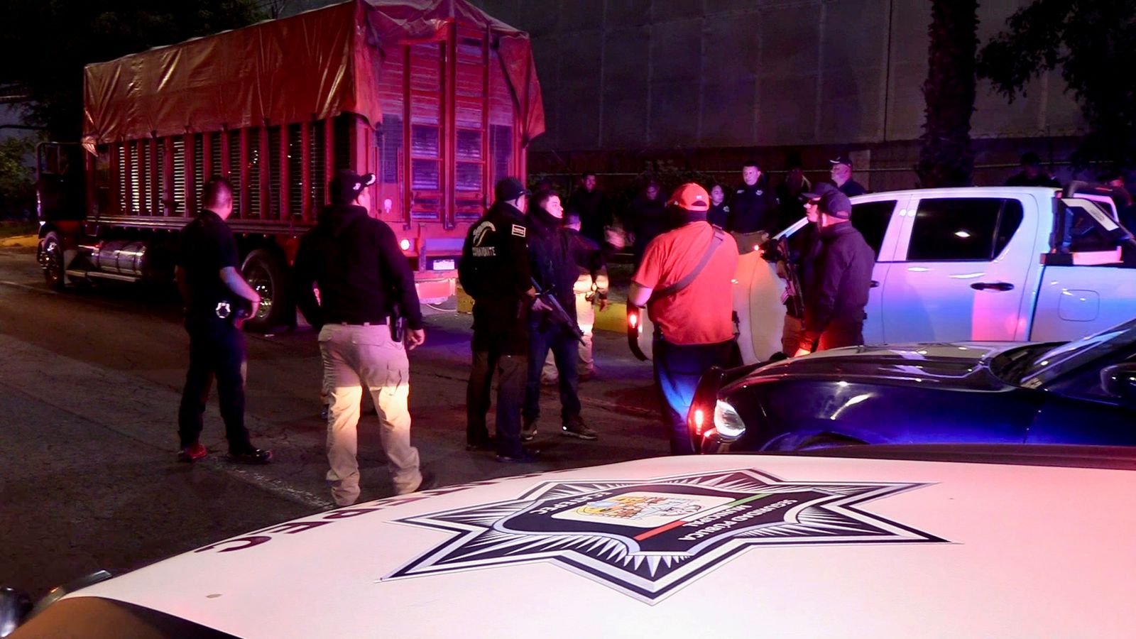 Rescatan a 123 migrantes en Ecatepec, viajaban hacinados en camión Rescatan a 123 migrantes en Ecatepec, viajaban hacinados en camión