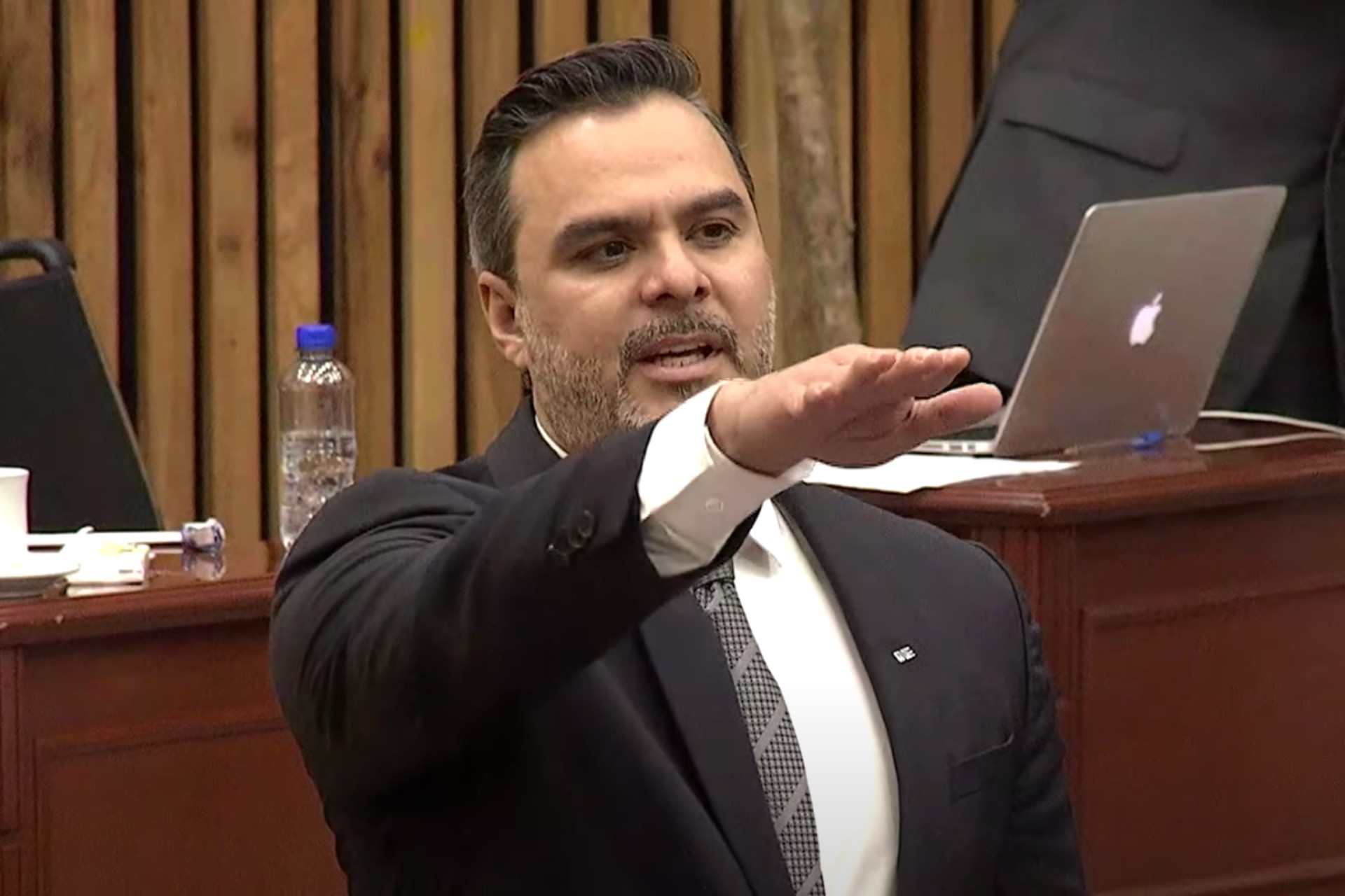 En acalorado debate, nombran a Roberto Cardiel encargado de la Secretaría Ejecutiva del INE