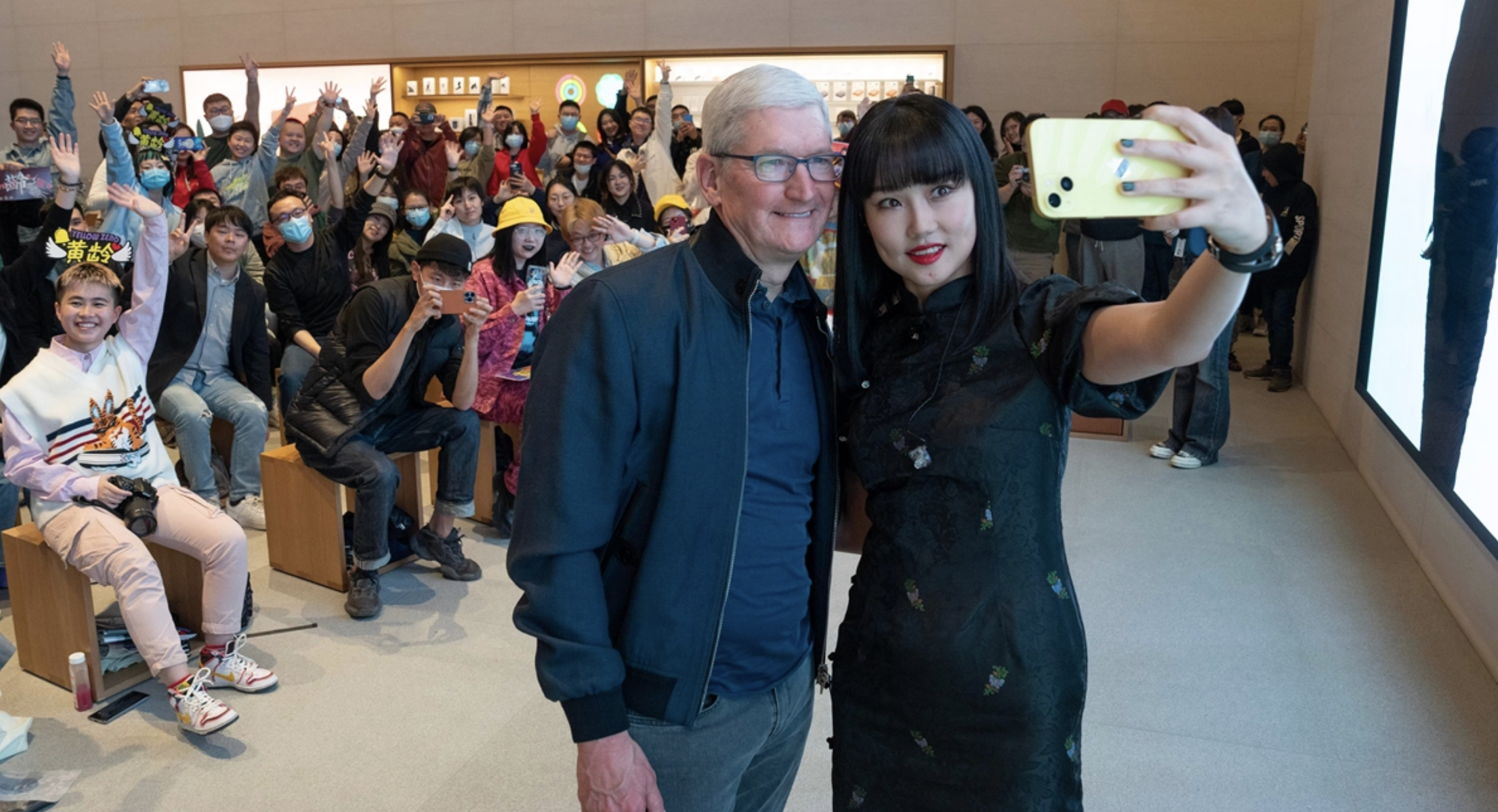 Tim Cook alaba en Beijing los rápidos avances tecnológicos de China