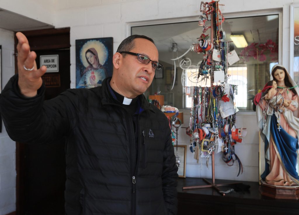 Tras desalojo violento en Ciudad Juárez, migrantes denuncian intimidación y robos por parte de policías - tras-desalojo-violento-en-ciudad-juarez-migrantes-denuncian-intimidacion-y-robos-de-policias-2-1024x739