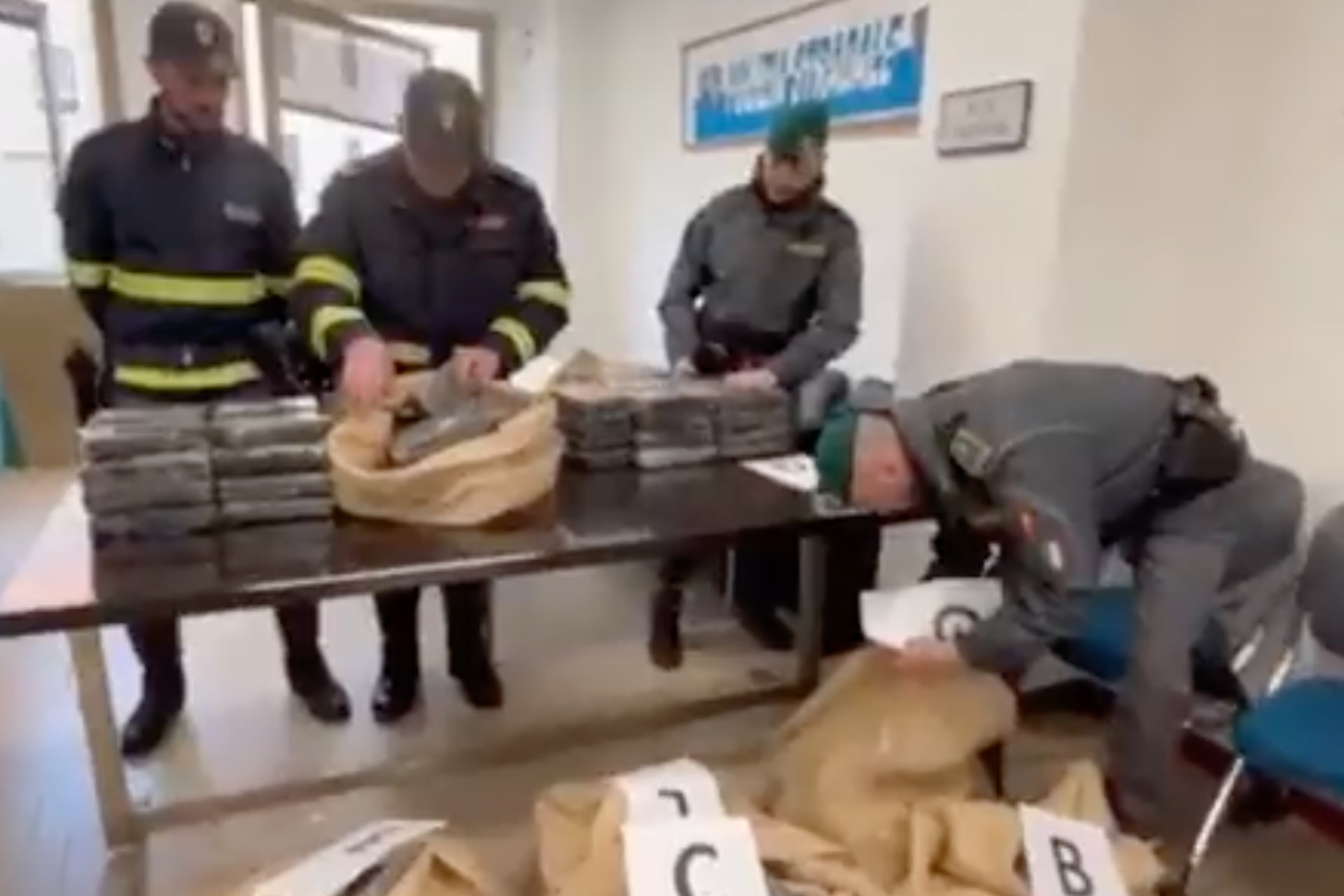 Detienen en Italia a hombre con un furgón con 220 kilos de cocaína Detienen en Italia a hombre con un furgón con 220 kilos de cocaína