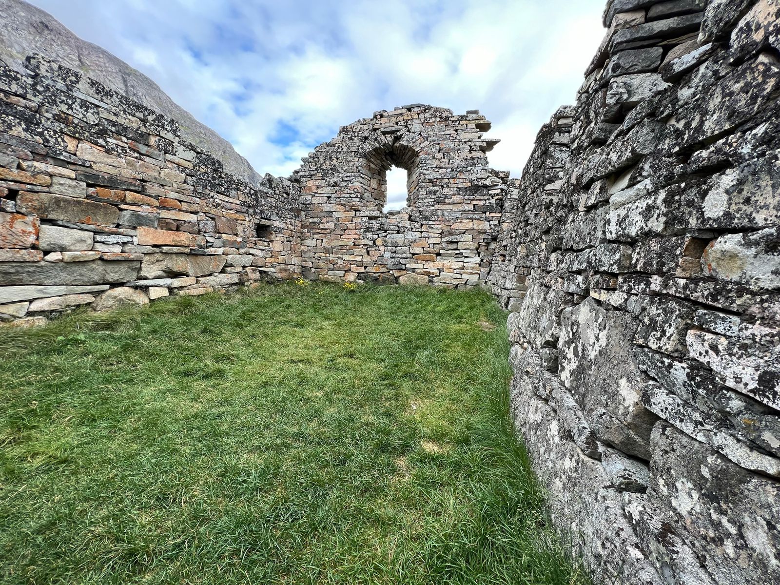 La finca nórdica medieval Hvalsey y sus impresionantes ruinas al sur de Groenlandia