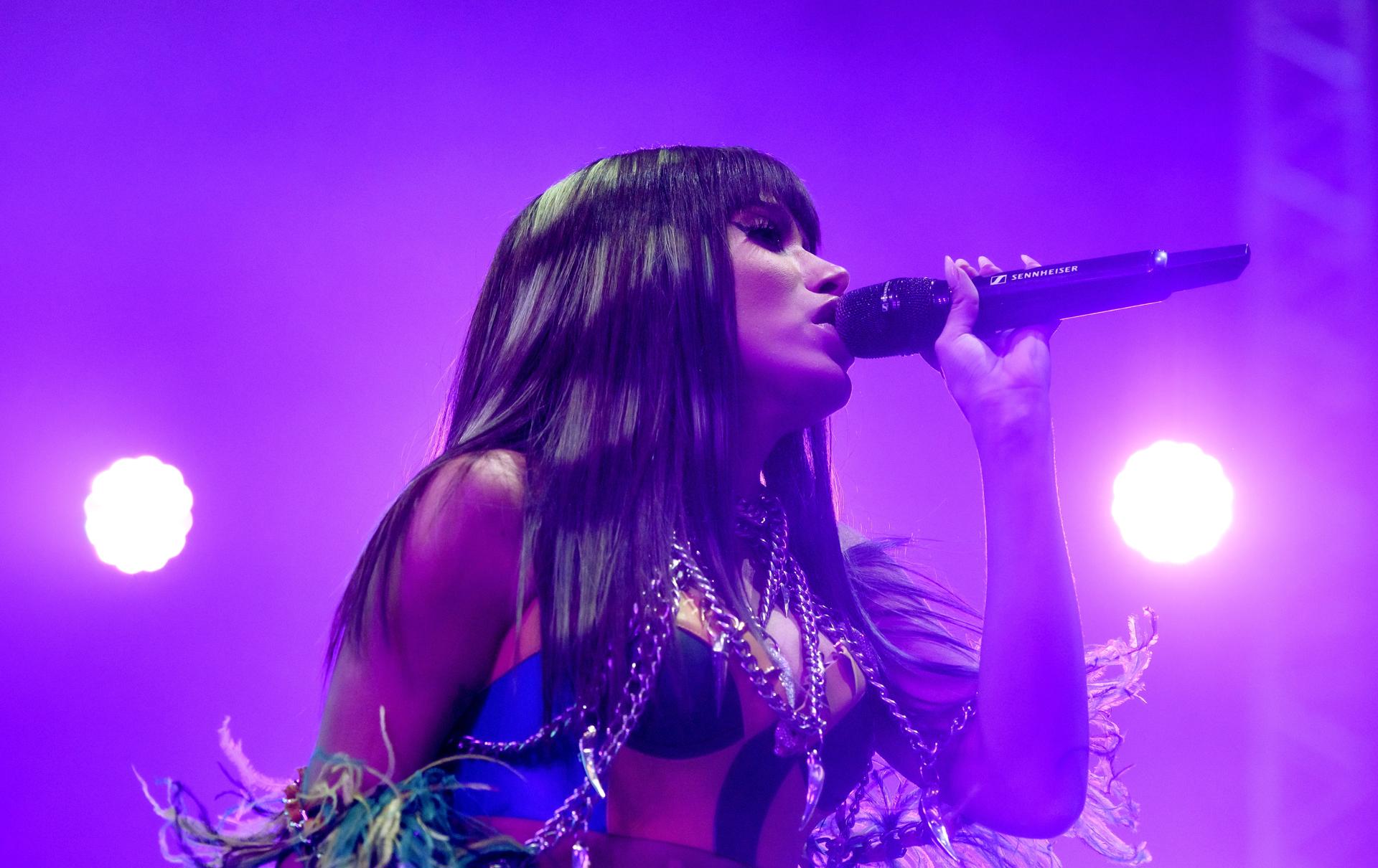 Anitta rompe relación laboral con Warner Music