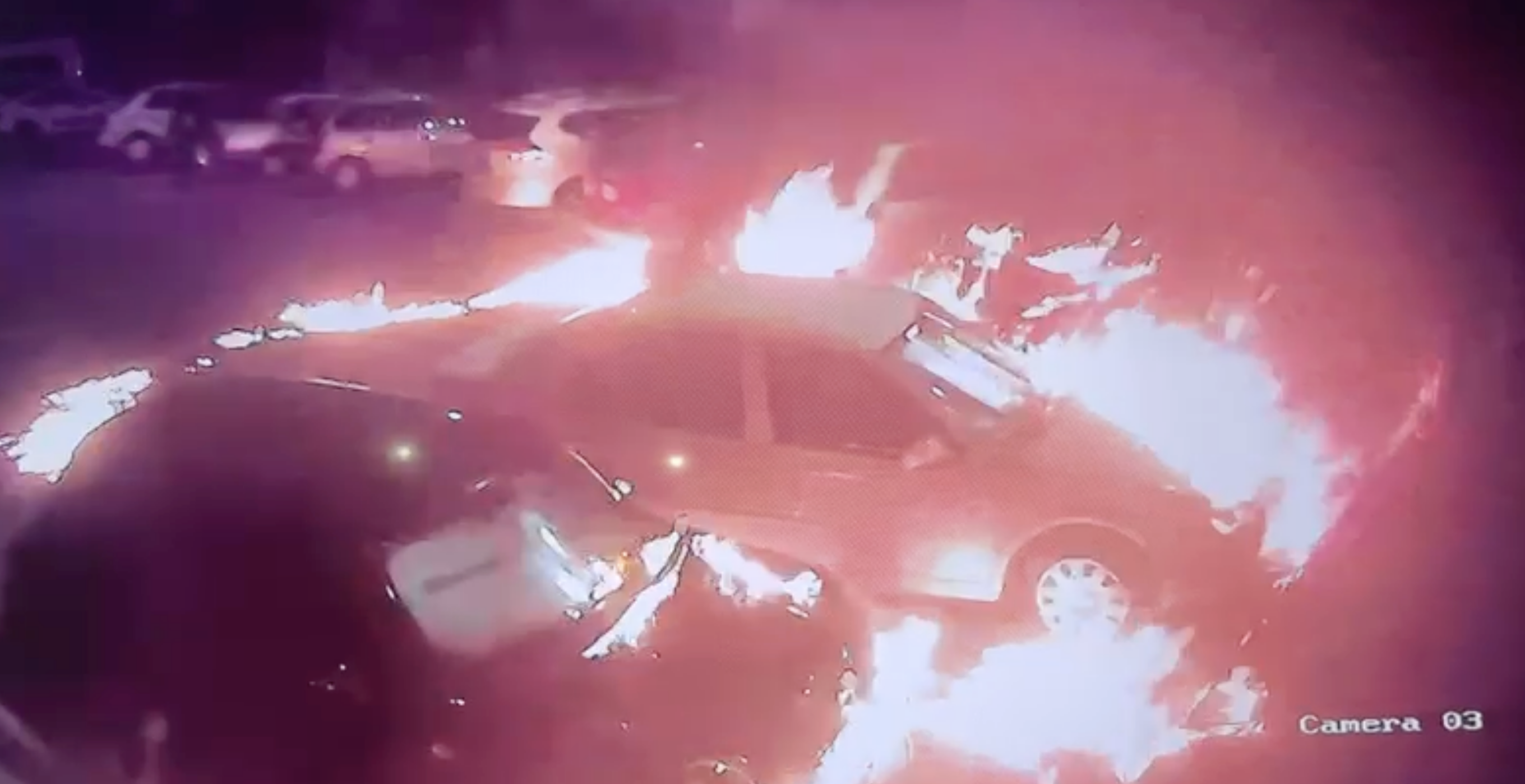 Sujetos incendian seis vehículos en Morelia Sujetos incendian seis vehículos en Morelia