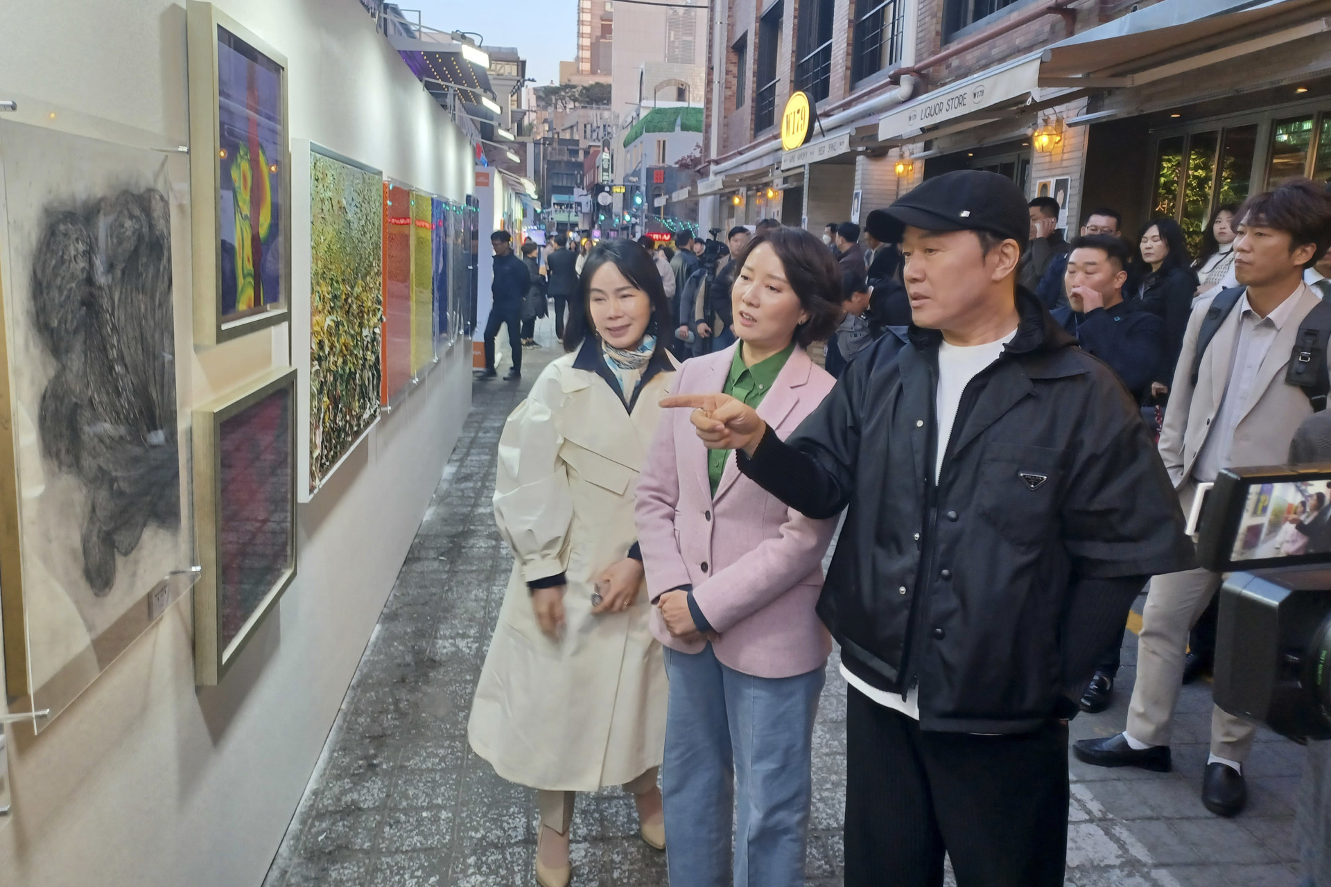 Itaewon trata de recobrar aliento 6 meses después de la tragedia de Halloween