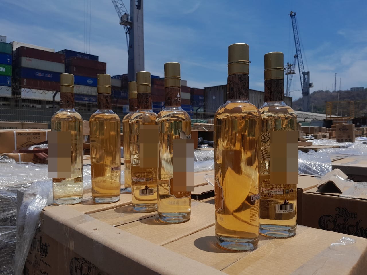 Decomisan más de 8 mil kilos de metanfetaminas ocultos en botellas de tequila