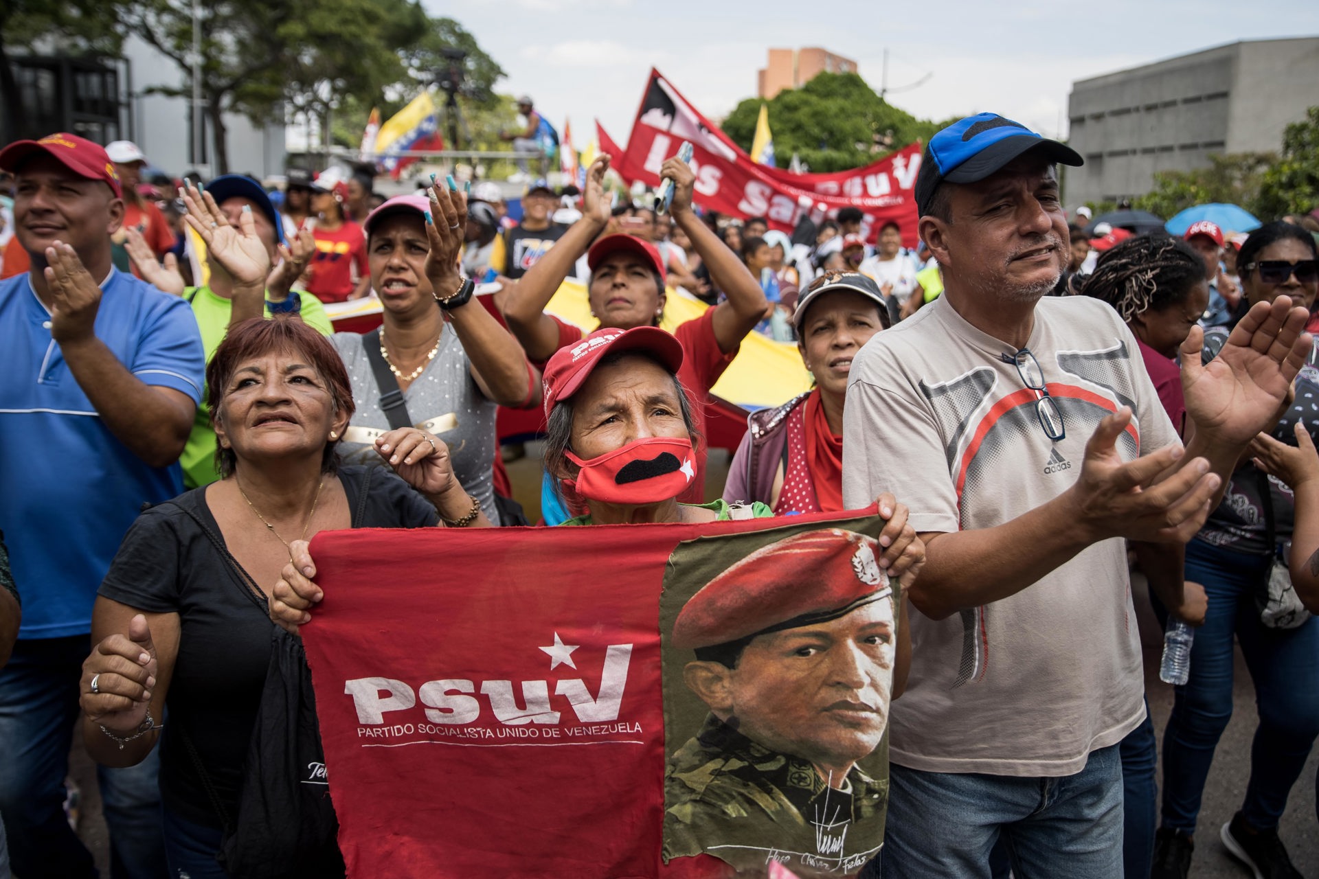 Miles de chavistas marchan en Caracas contra el “golpismo, el bloqueo y la corrupción” Miles de chavistas marchan en Caracas contra el “golpismo, el bloqueo y la corrupción”
