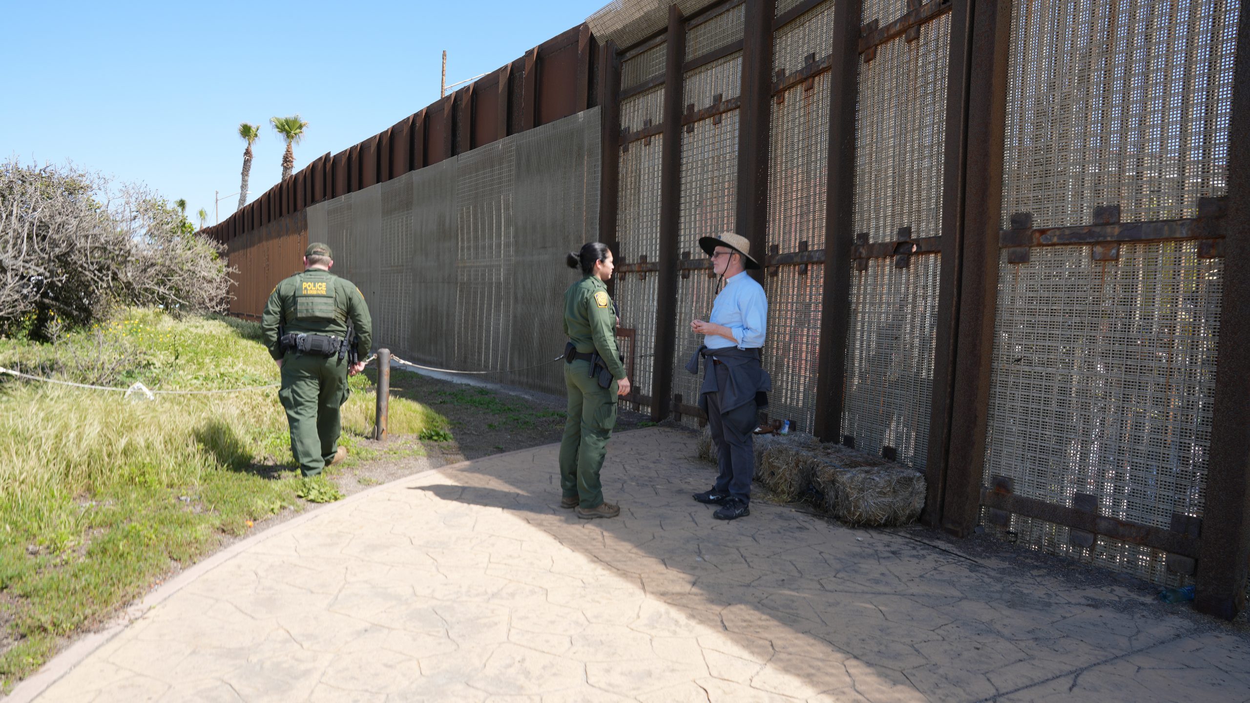Celebran Jueves Santo en parque fronterizo desafiando a autoridades de EE.UU.