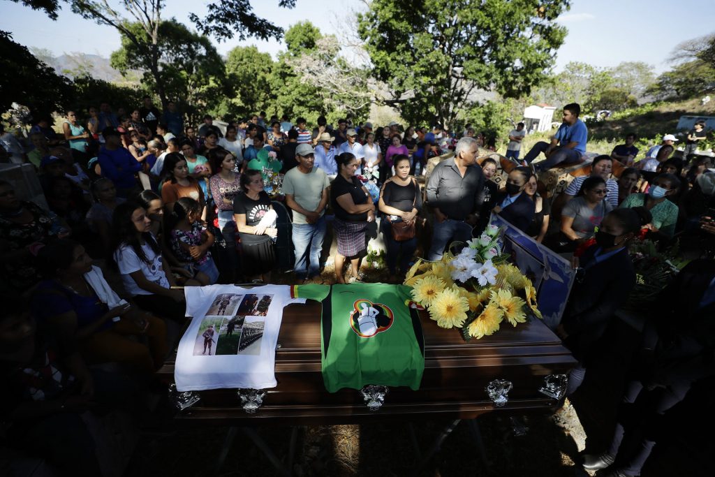 Sepultan en El Salvador restos de migrante muerto por incendio en Ciudad Juárez - sepultan-en-el-salvador-restos-de-migrante-muerto-por-incendio-en-ciudad-juarez-1024x683