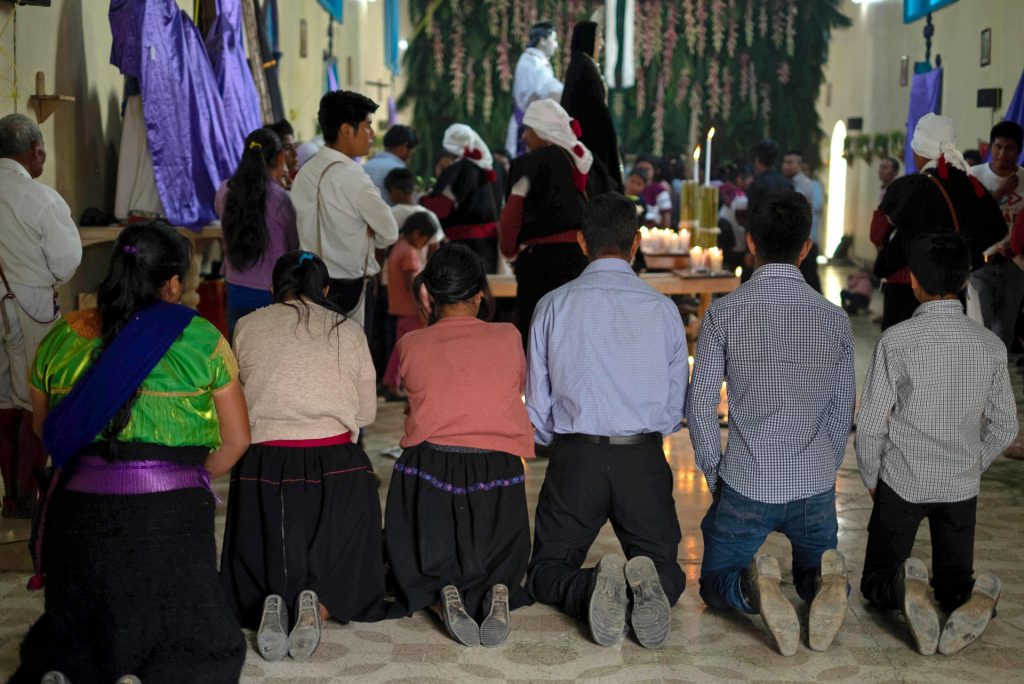 Indígenas tzotziles de Chiapas realizan procesión de Viernes Santo - tzotziles-chiapas-semana-santa-3-1024x684