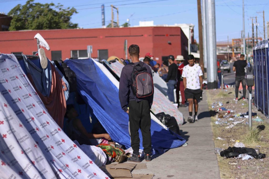 Albergues, autoridades y Cruz Roja del sur de EE.UU. esperan recibir más migrantes - albergues-autoridades-y-cruz-roja-del-sur-de-eeuu-esperan-recibir-mas-migrantes-2-1024x683