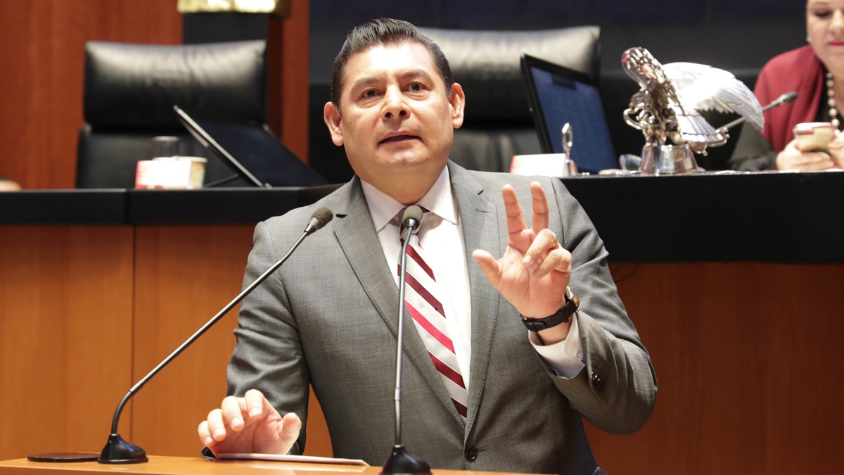 Alejandro Armanta asegura que sí estará en la encuesta de Morena en Puebla